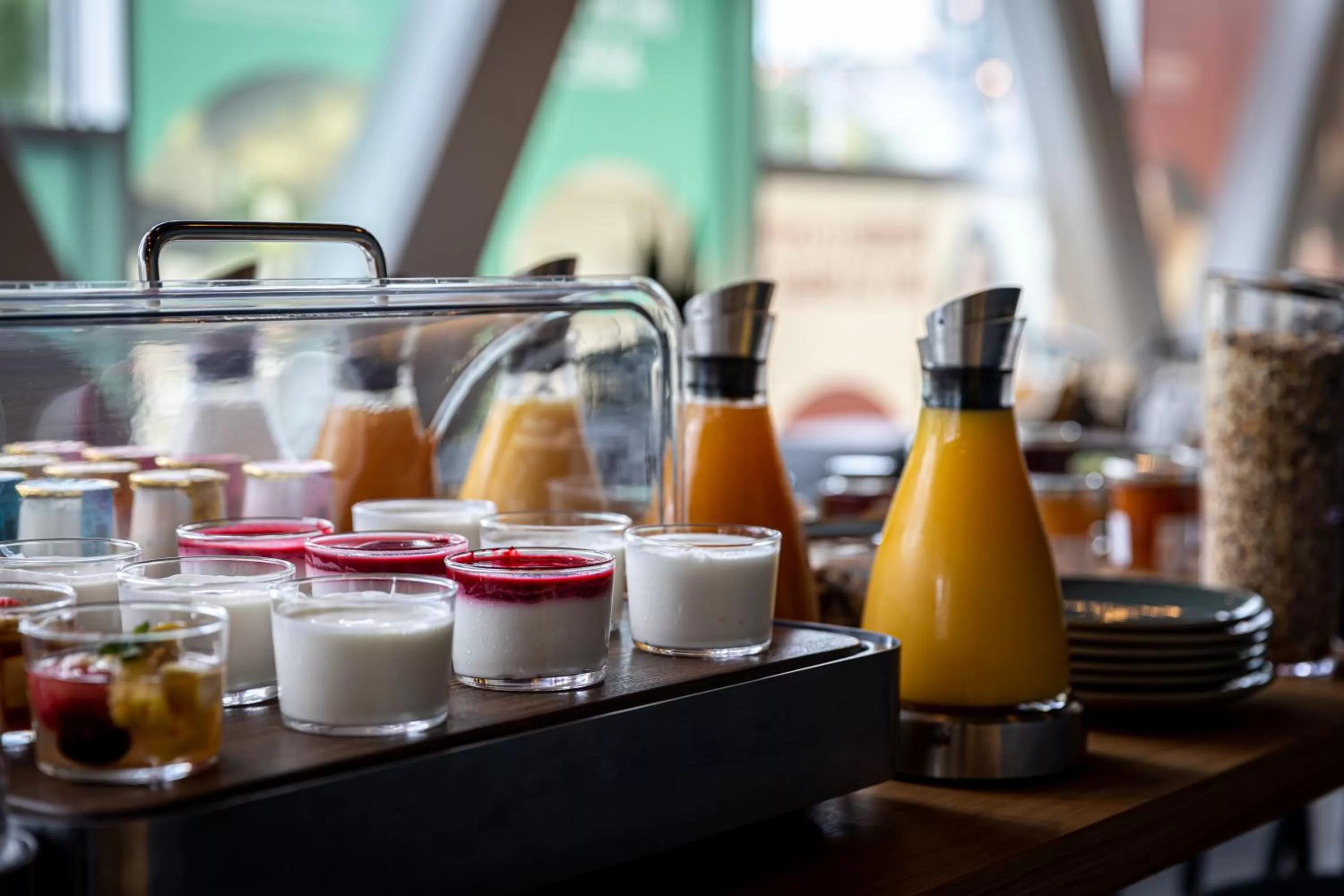 Food and drinks in Best Western M-Treize Paris Asnieres