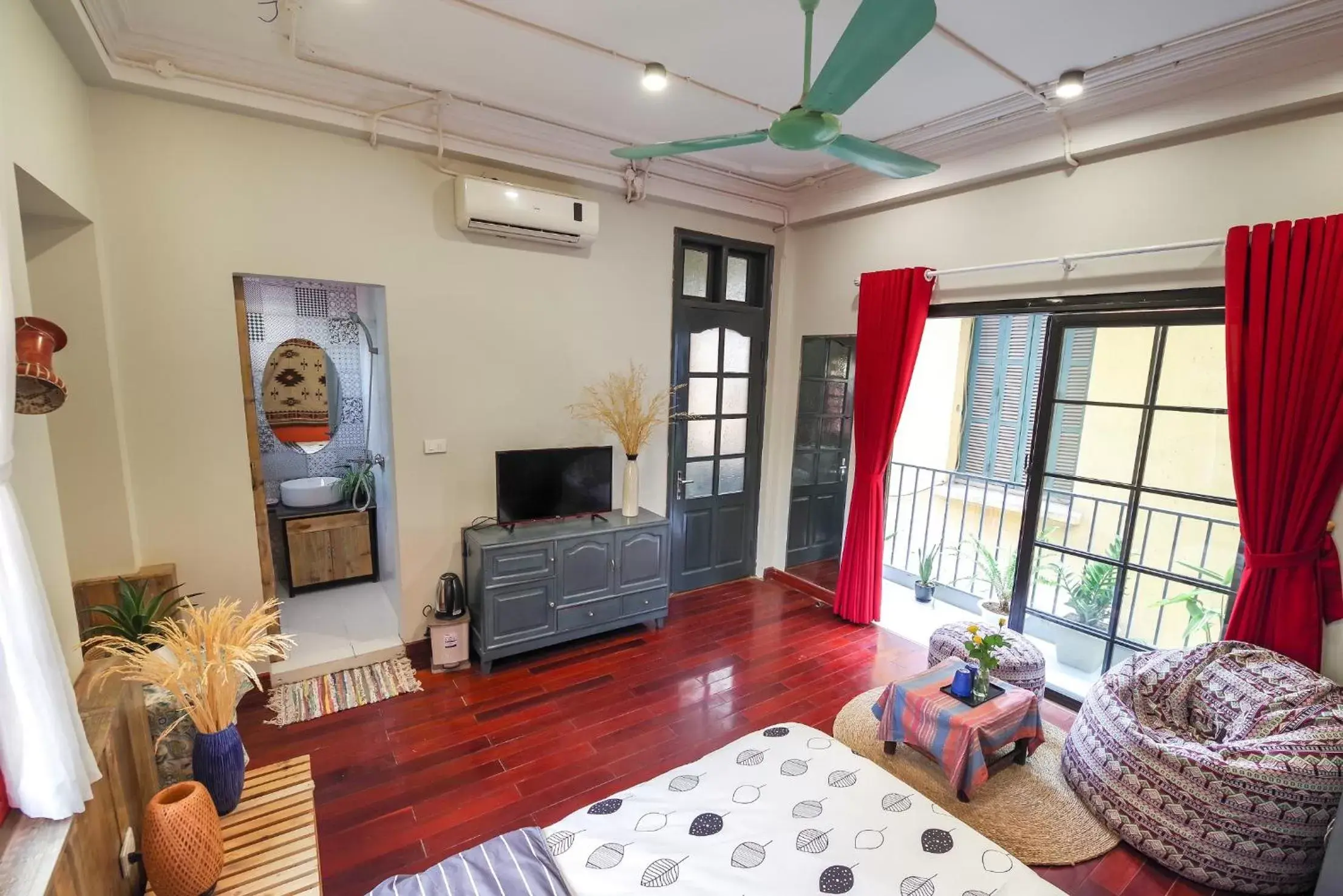 Double or Twin Room with Balcony in Little Anh House Double or Twin Room with Balcony in Little Anh House