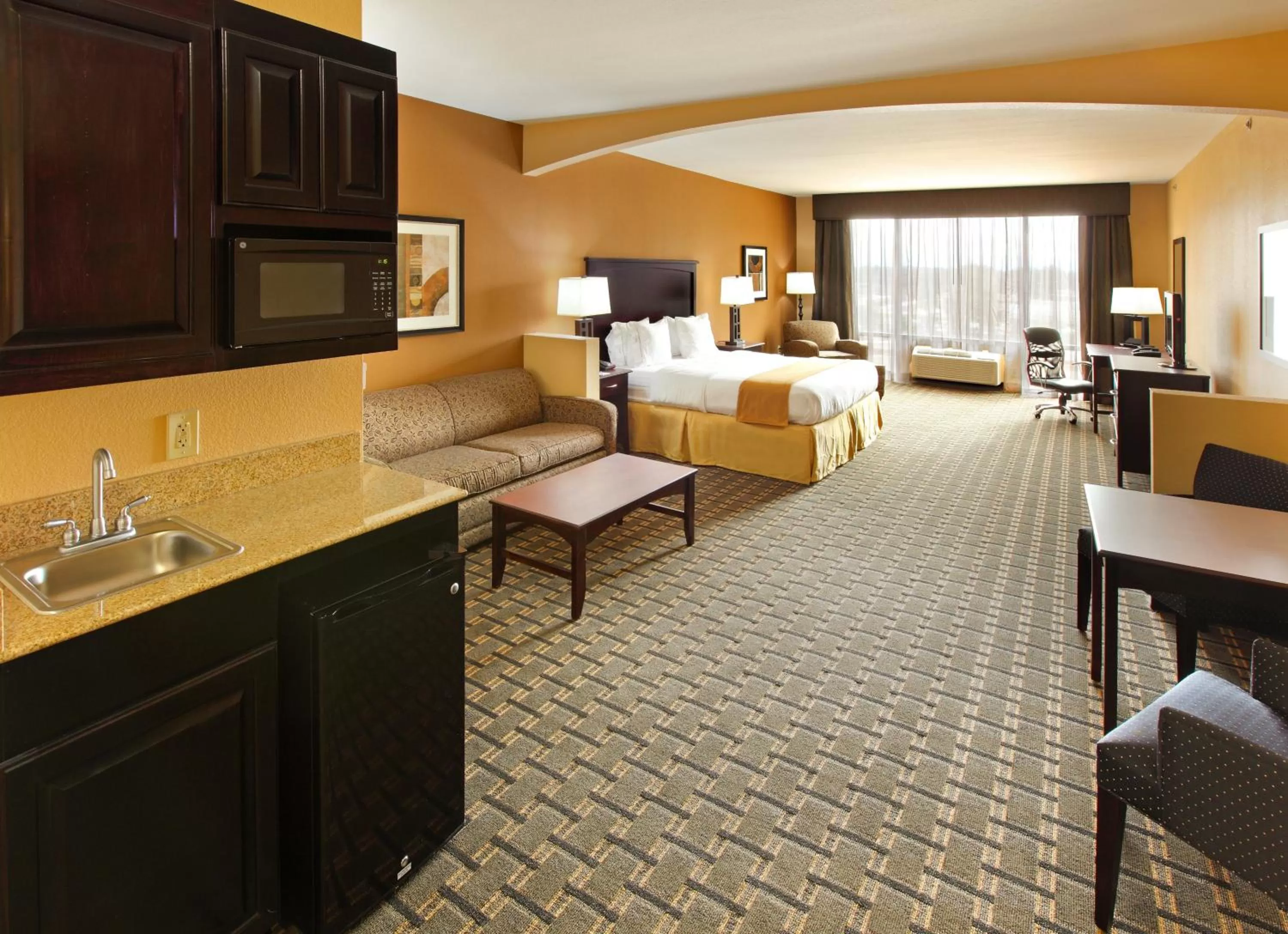 Photo of the whole room, Bed in Holiday Inn Express Hotel & Suites Texarkana East by IHG