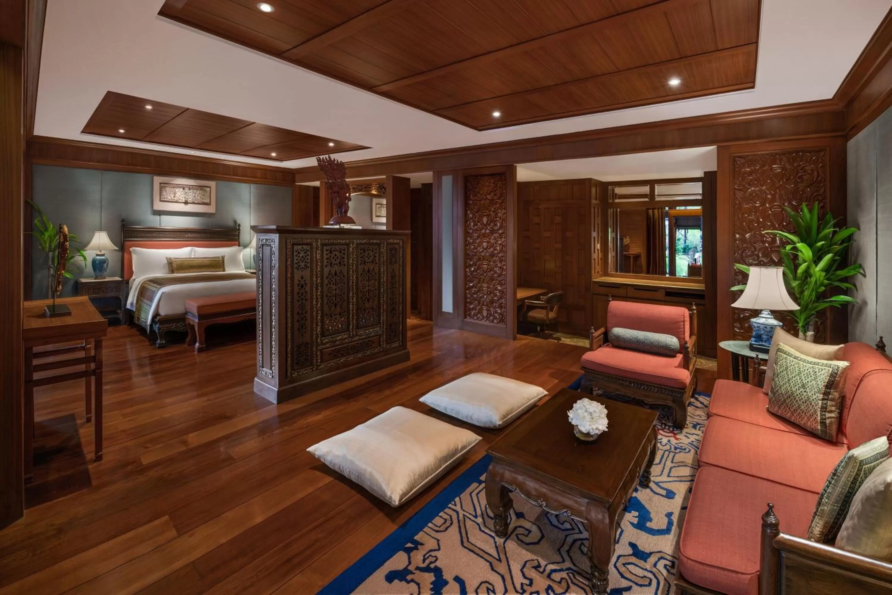 Living room, Bed in Sheraton Grande Sukhumvit, a Luxury Collection Hotel, Bangkok