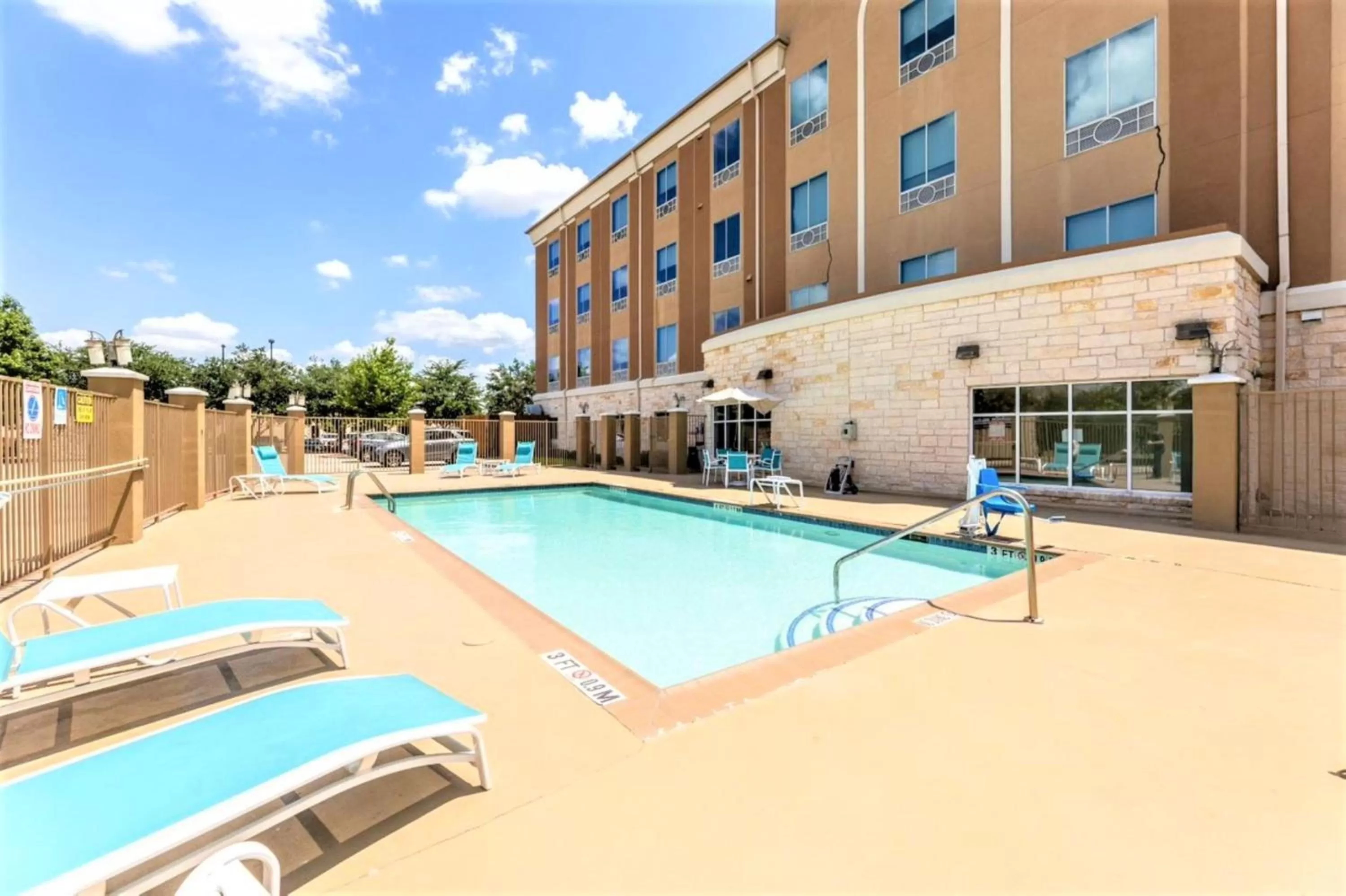 Swimming pool in Holiday Inn Express & Suites Houston East - Baytown by IHG