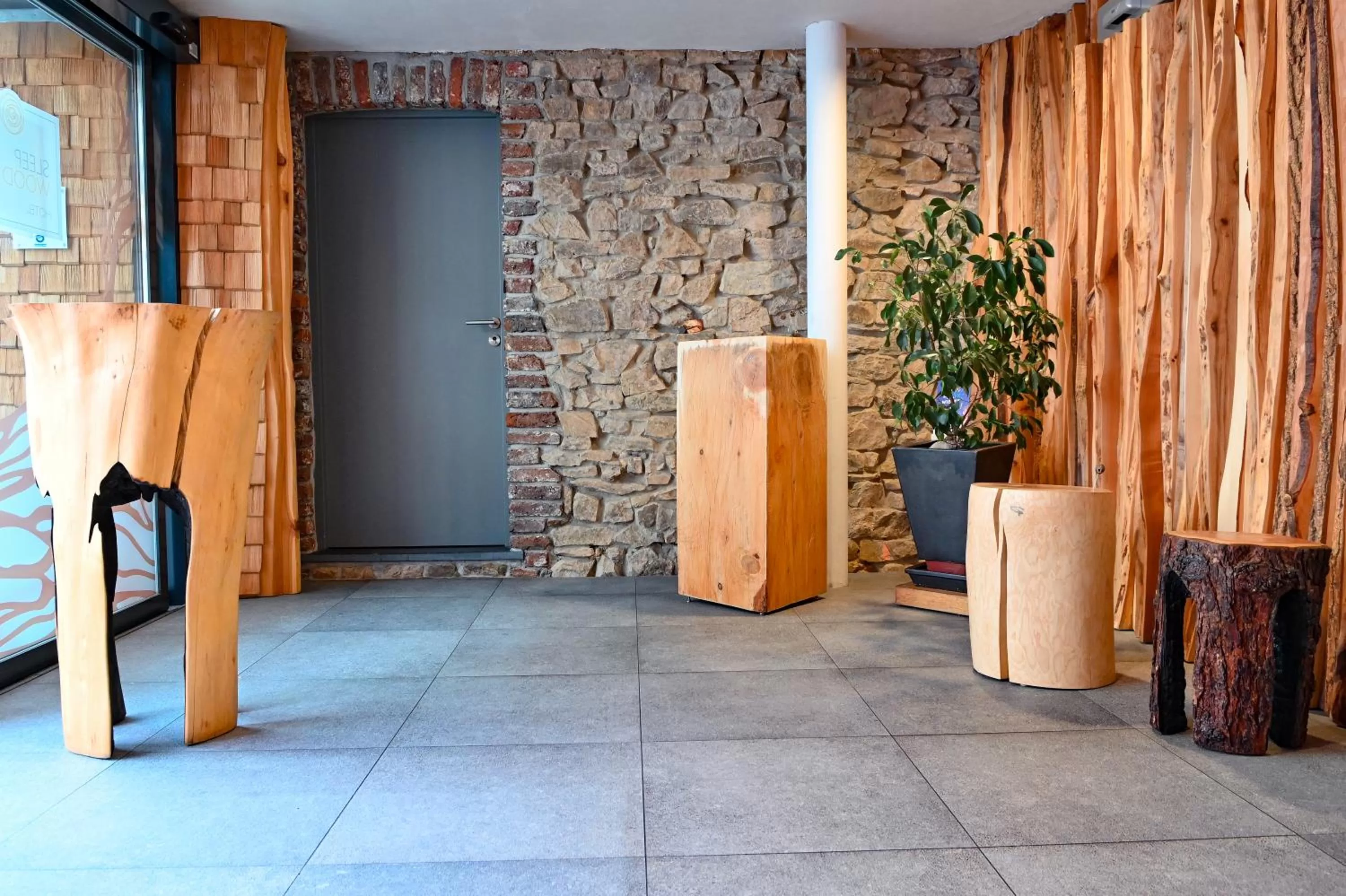 Facade/entrance in Sleepwood Hotel