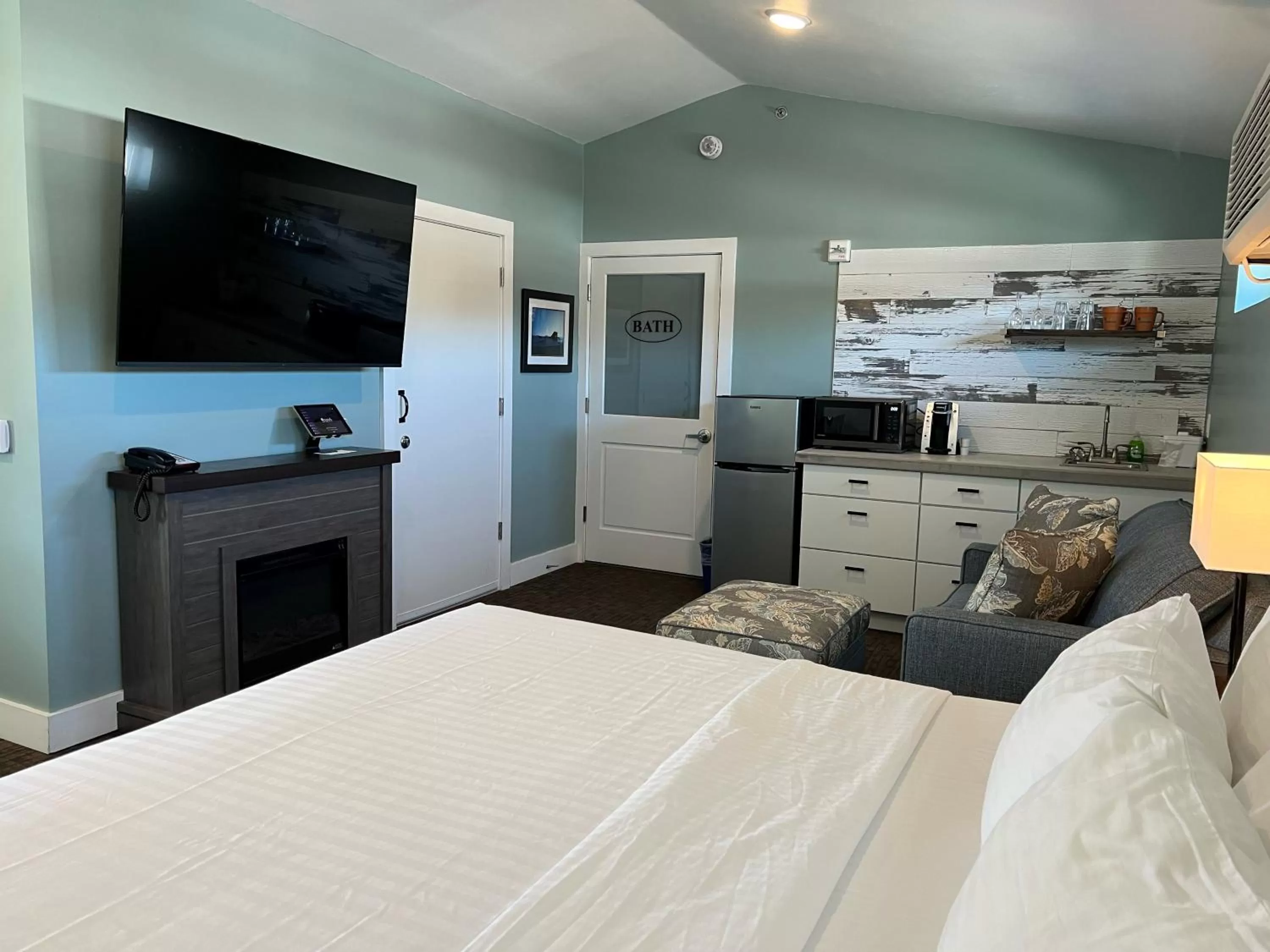 Bedroom, Bed in Julie's Park Cafe & Motel