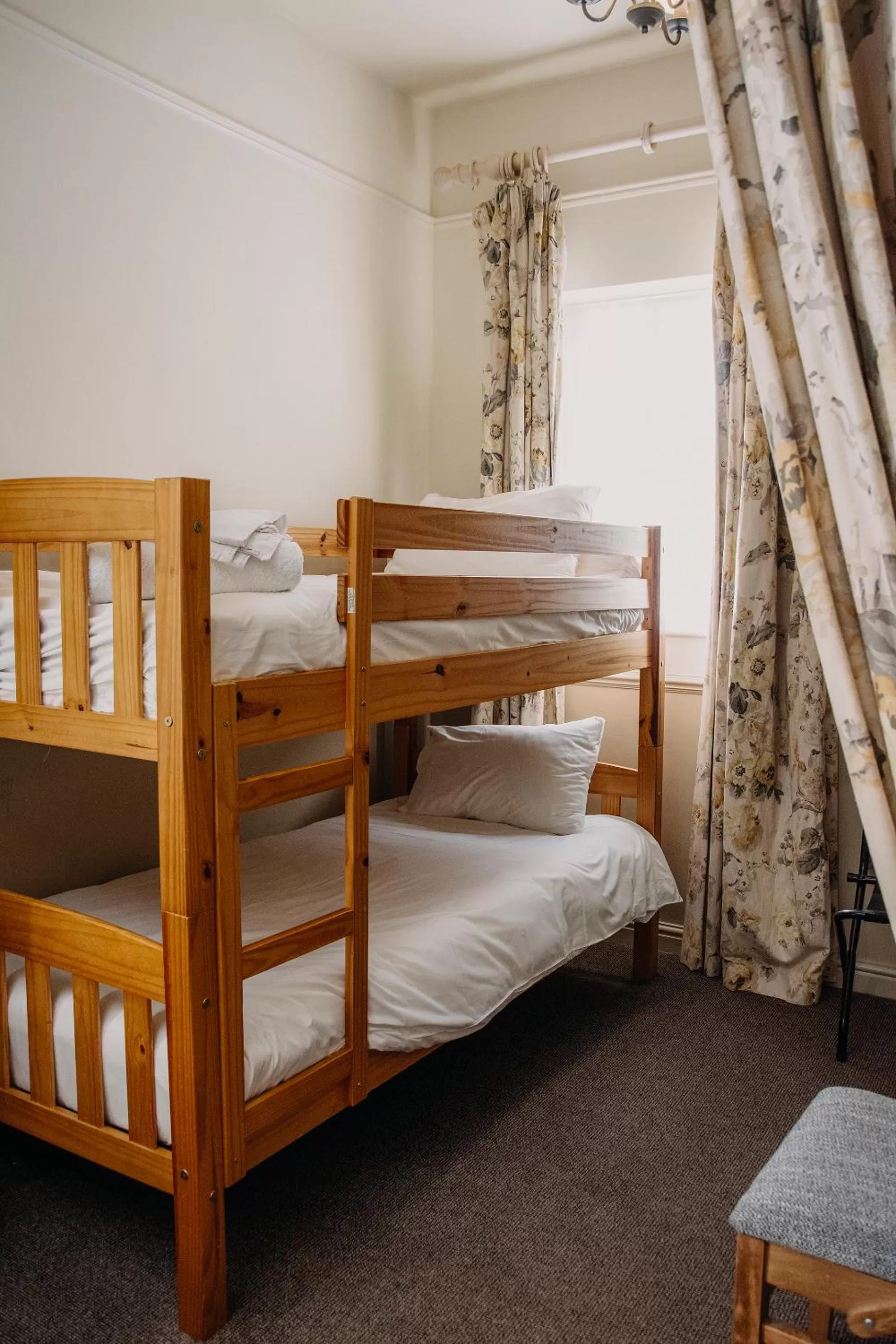 children, Bed in The George Inn