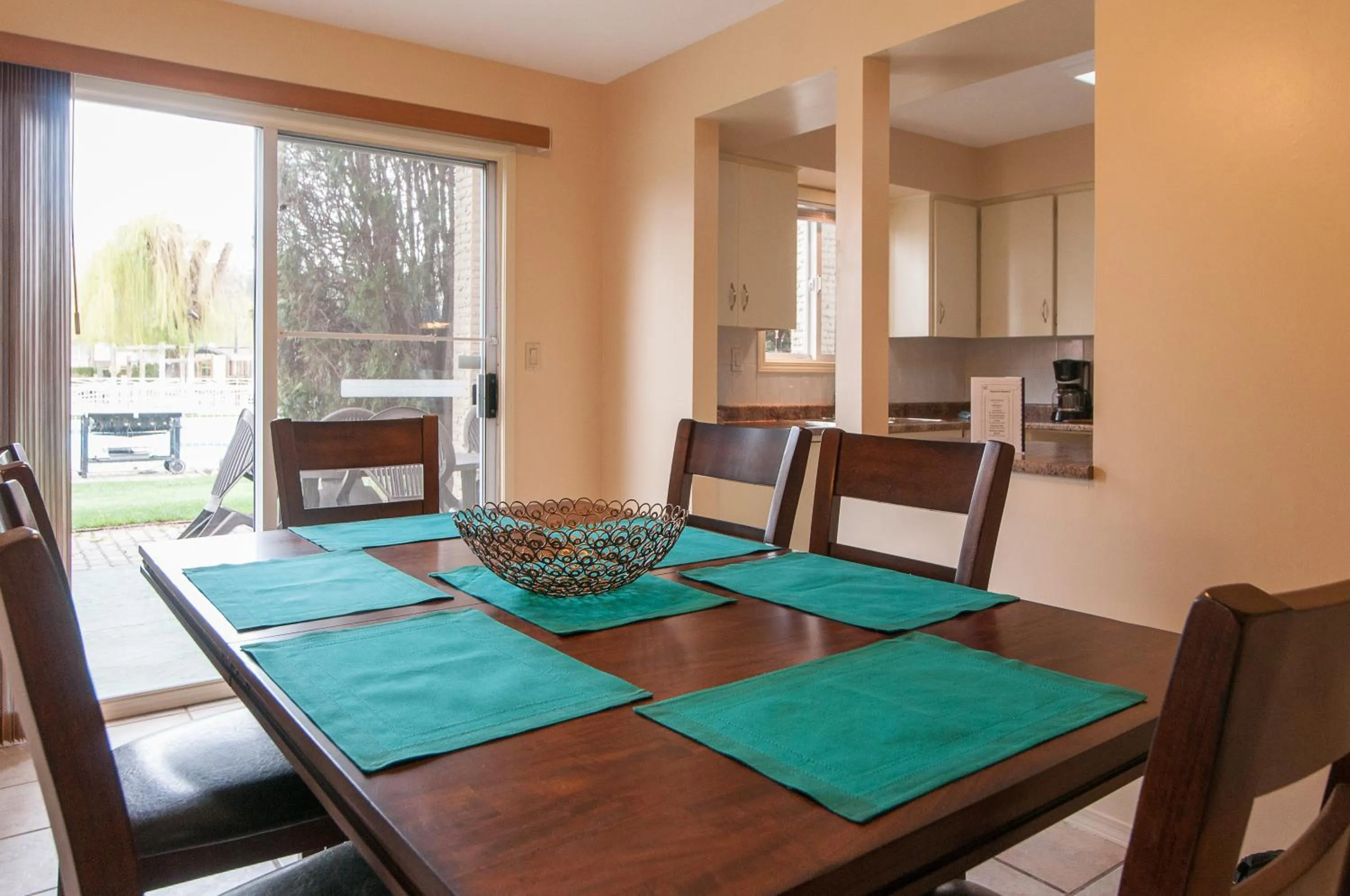 Dining area in Okanagan Seasons Resort