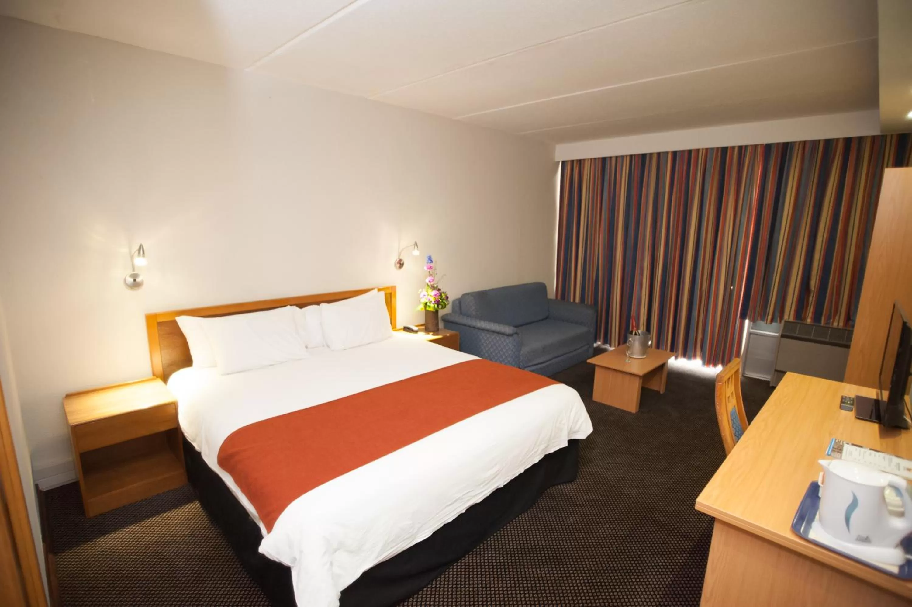 Photo of the whole room, Bed in African Sky Newcastle Inn