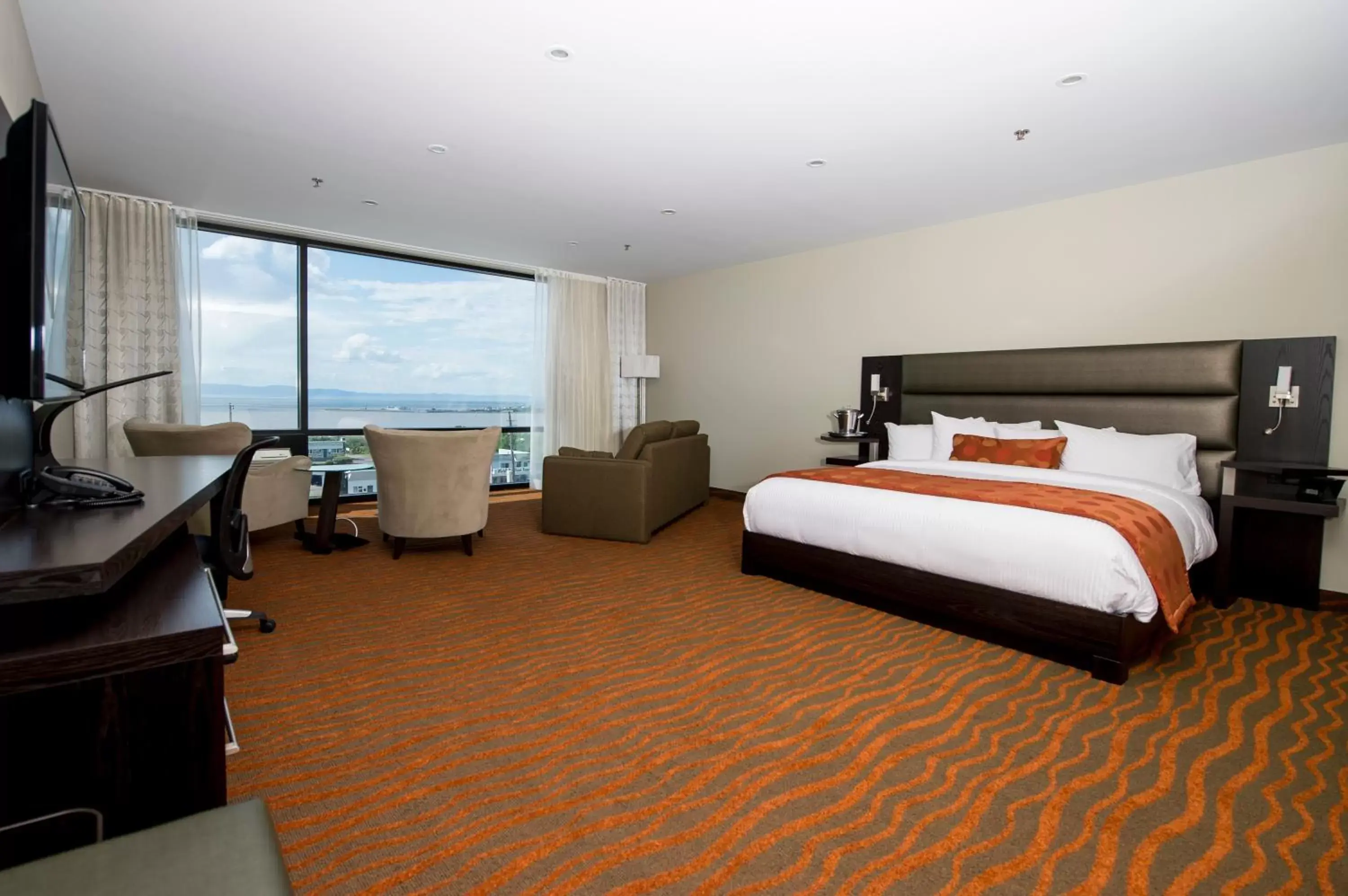 King Suite with River View - Non-smoking in Hotel Levesque King Suite with River View - Non-smoking in Hotel Levesque