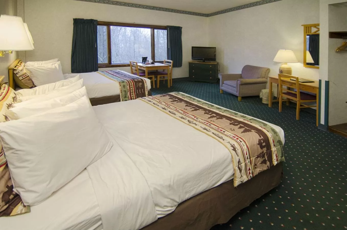 Queen Room with Two Queen Beds - Disability Access in Potawatomi Inn & Cabins