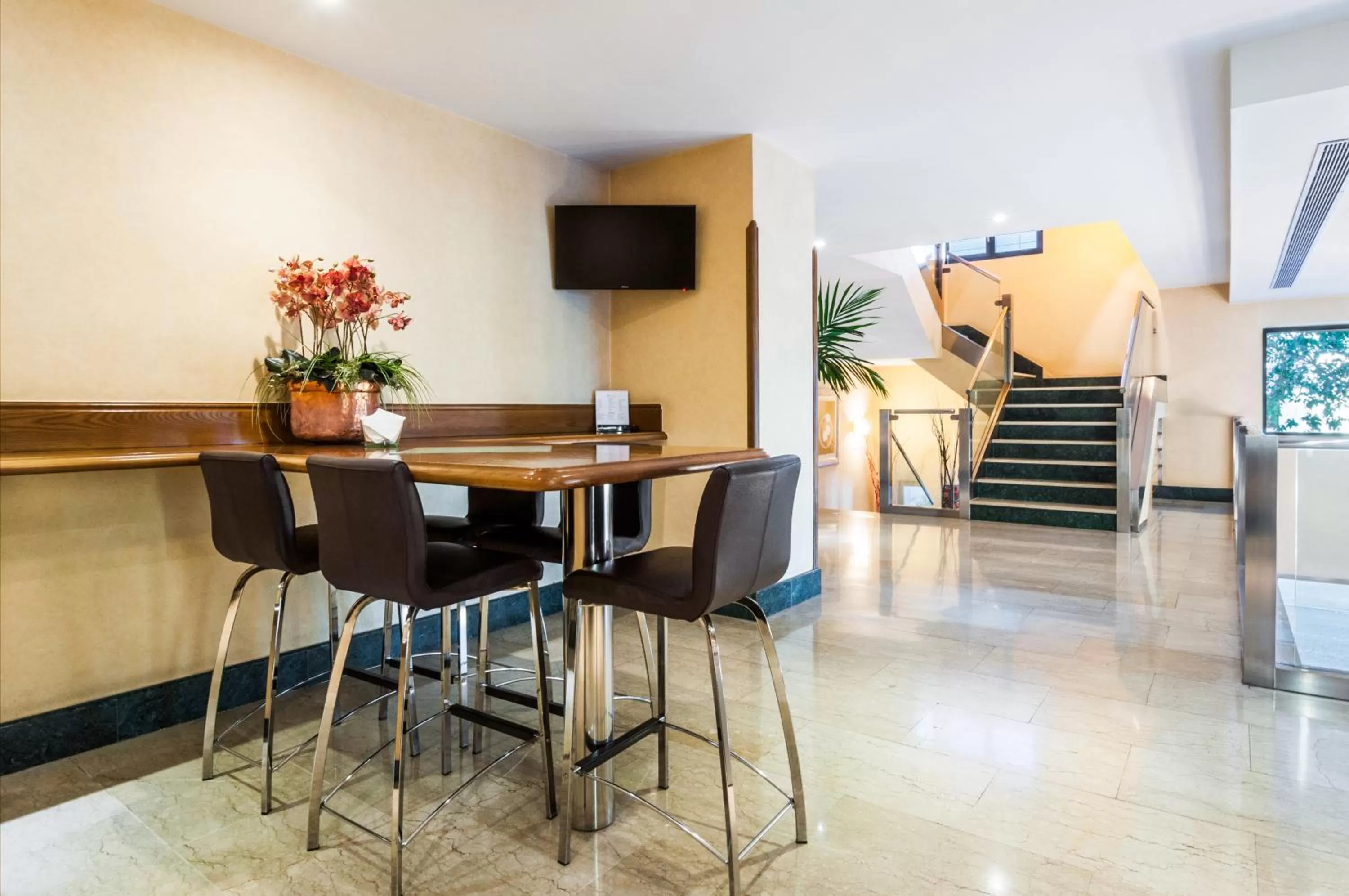 Communal lounge/ TV room in Hotel Julia