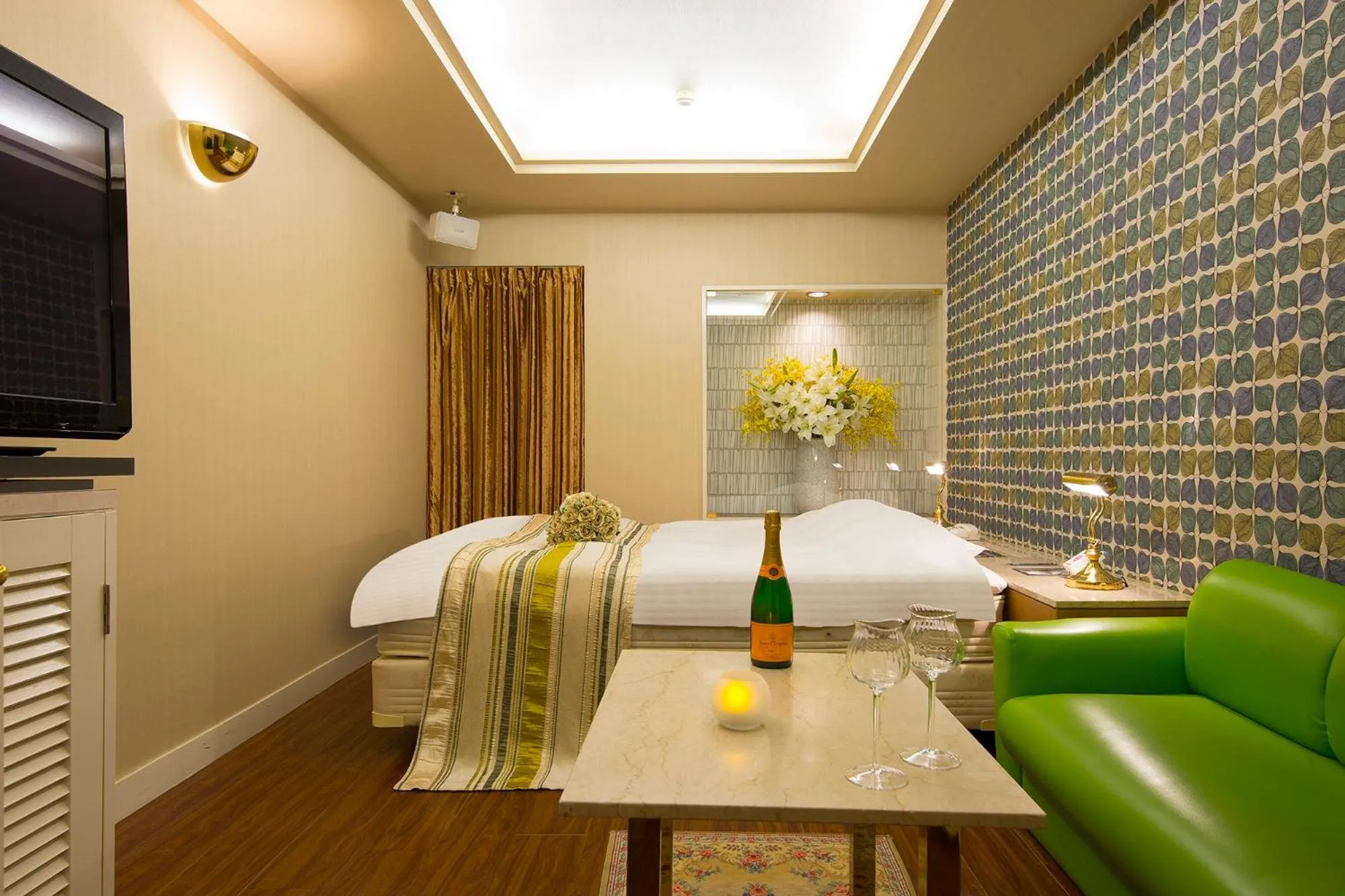 Bed in HOTEL U's Kouroen