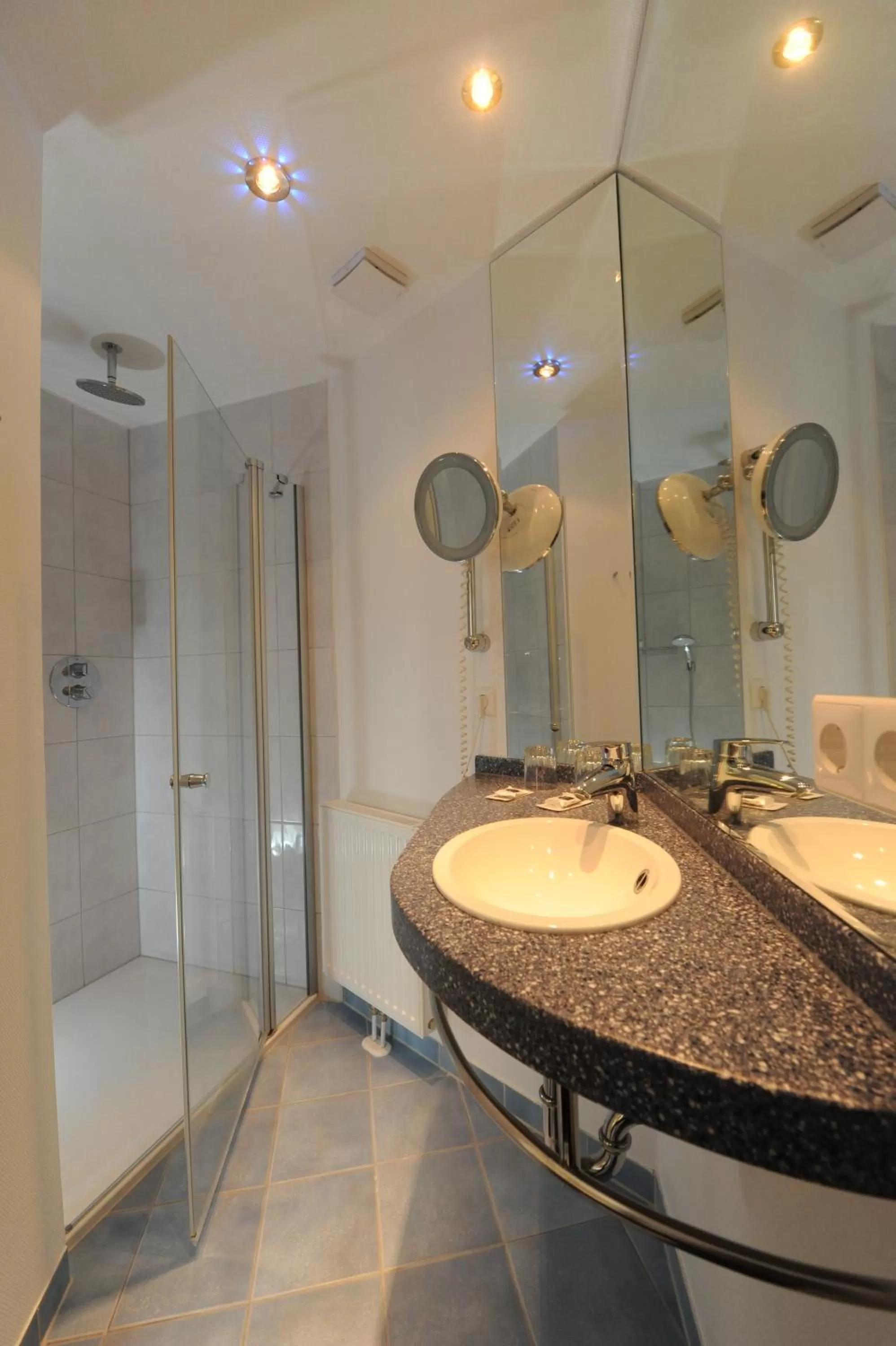 Shower in Hotel Heldt