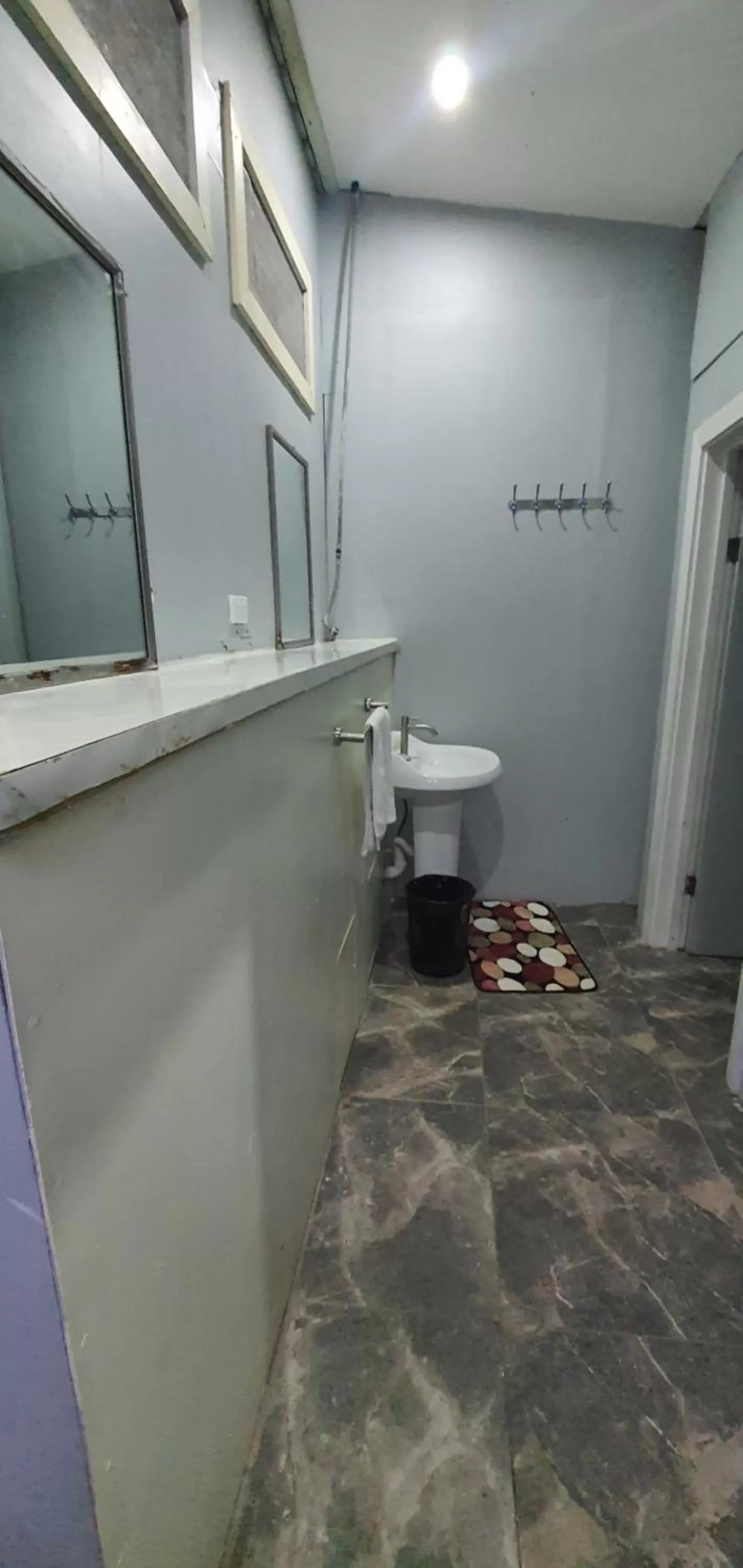 Bathroom in Lynn's Getaway Hotel