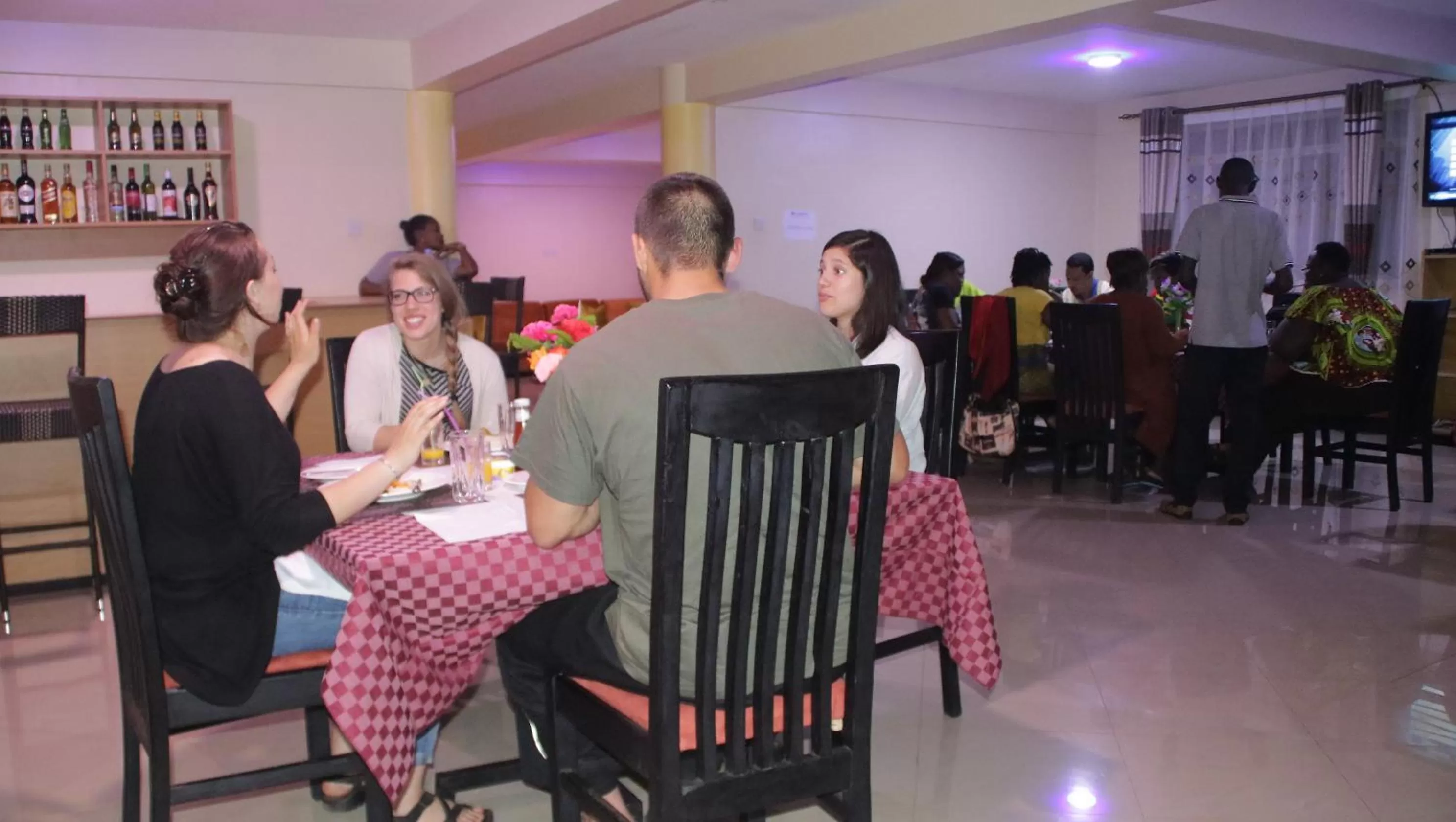 Restaurant/Places to Eat in Acactus Hotel