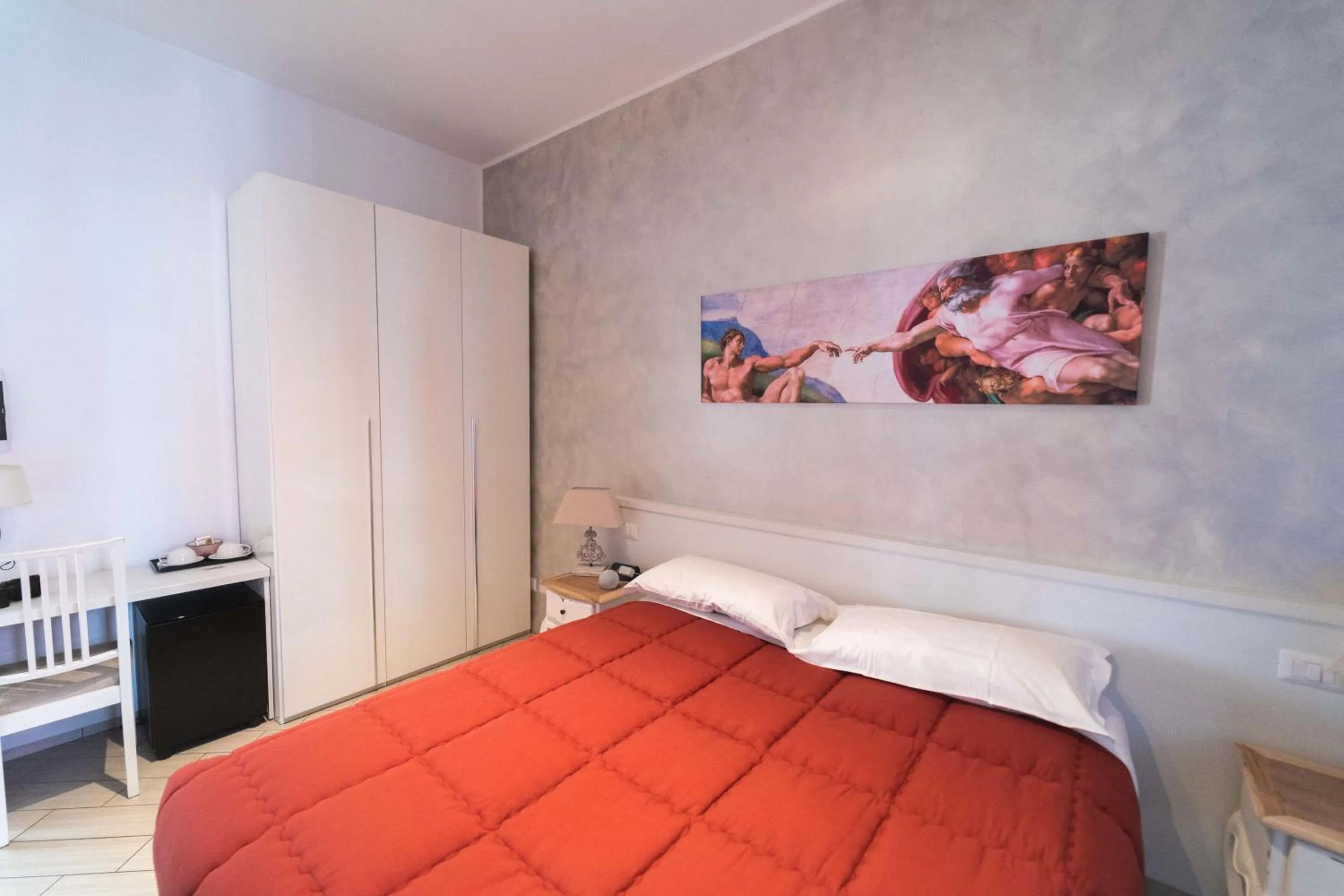 Photo of the whole room, Bed in Rome Central Rooms