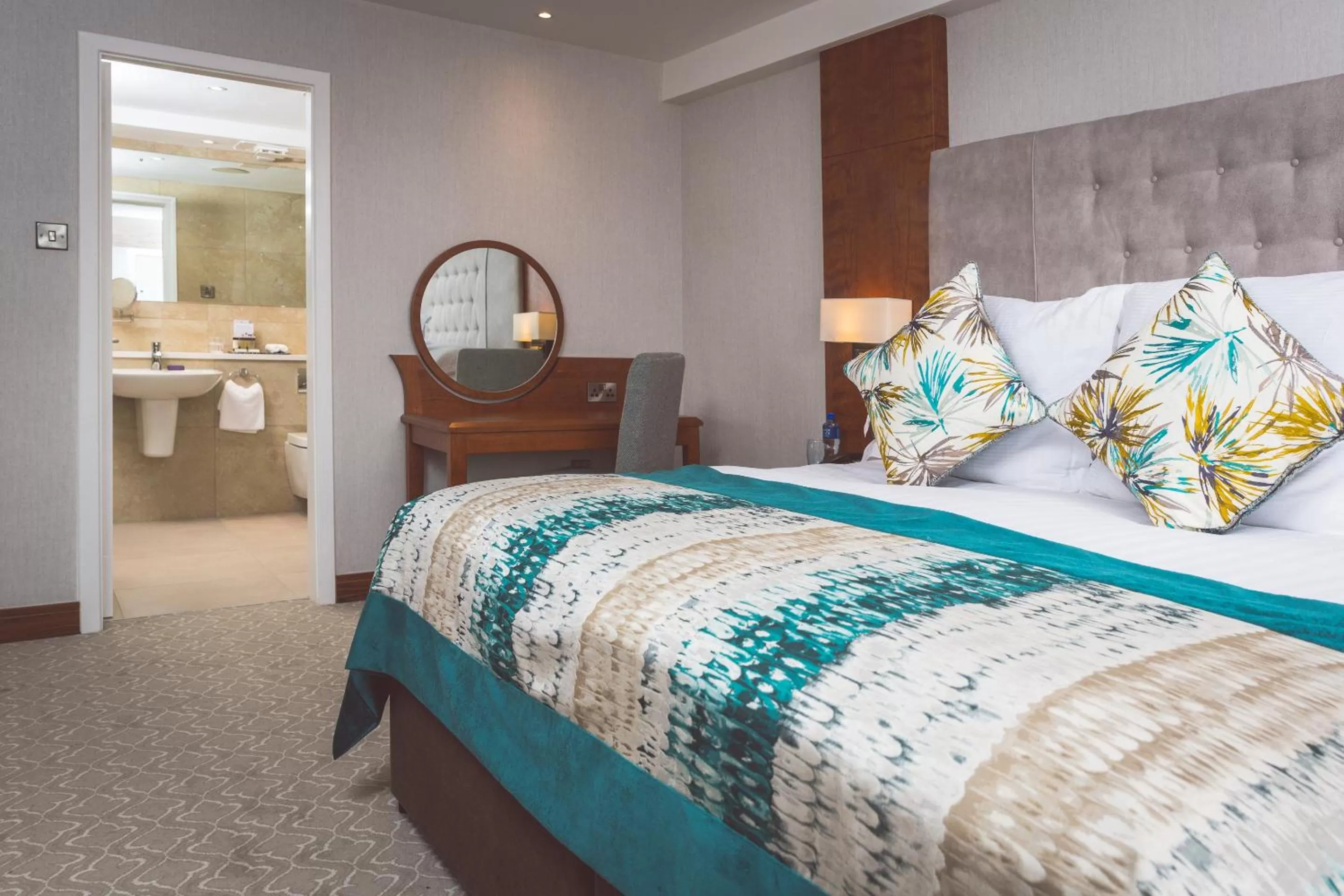 Bedroom, Bed in The Stormont Hotel