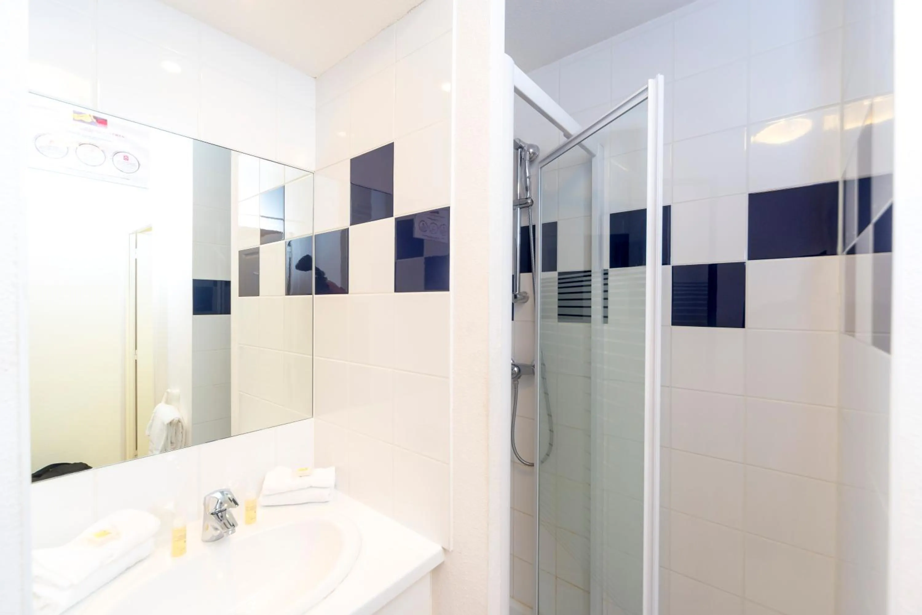 Bathroom in Cerise Strasbourg Appart Hotel