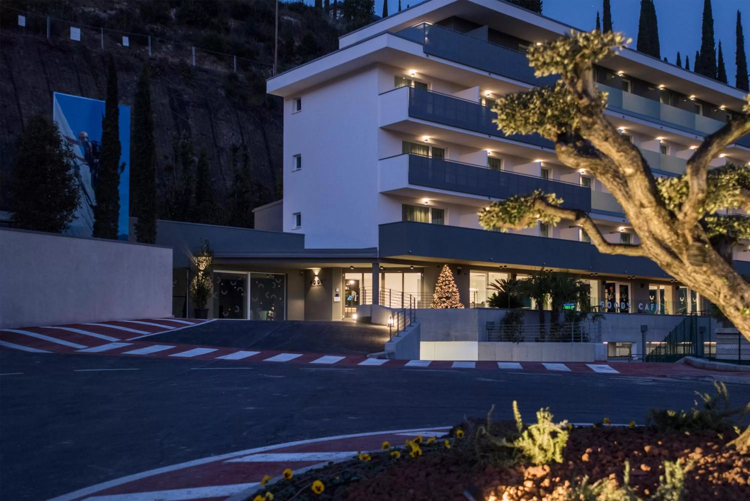 Property building in HOODY ACTIVE & HAPPINESS HOTEL