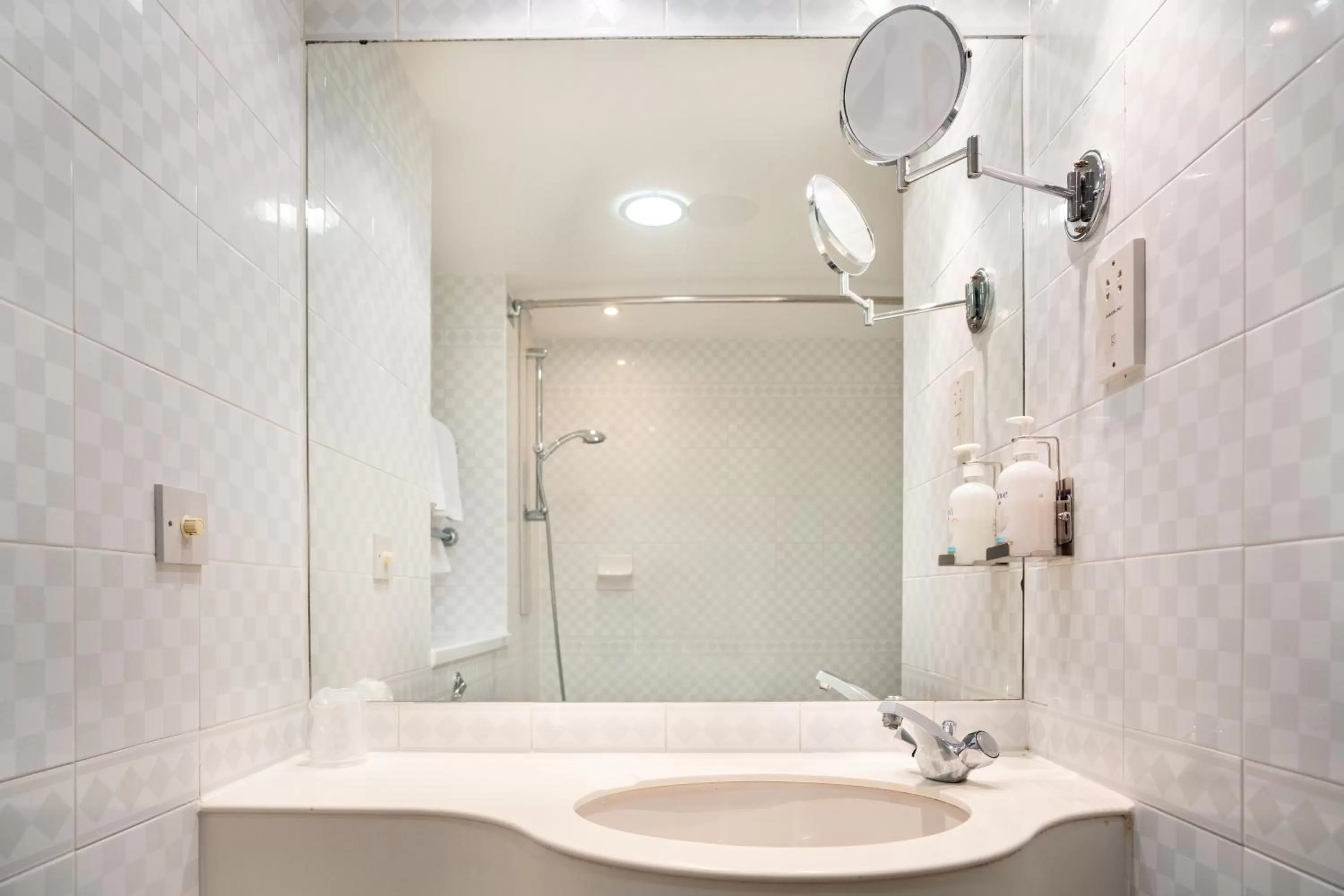 Shower in Holiday Inn Maidstone-Sevenoaks by IHG