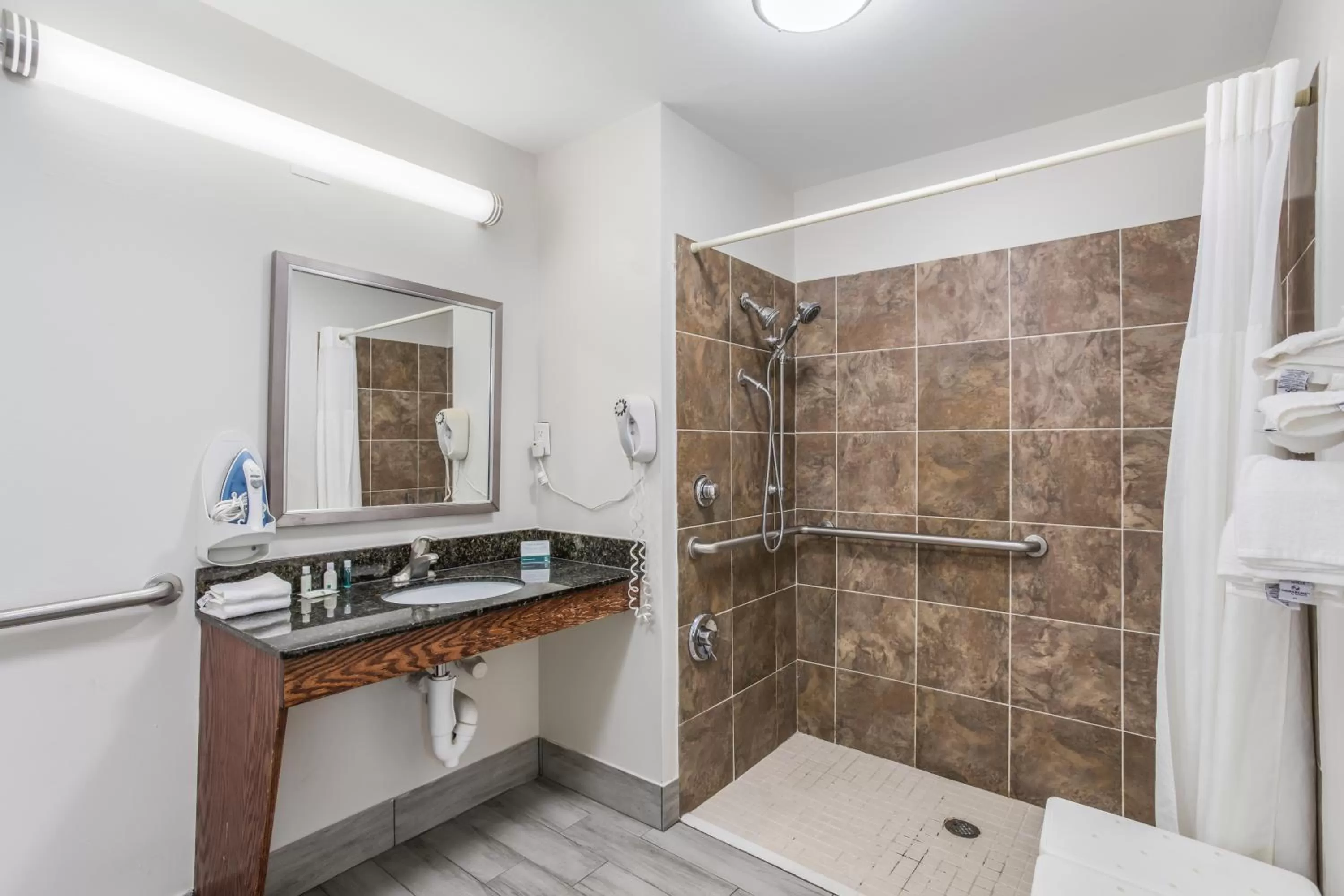 Bathroom in Quality Inn Gallatin-Nashville Metro