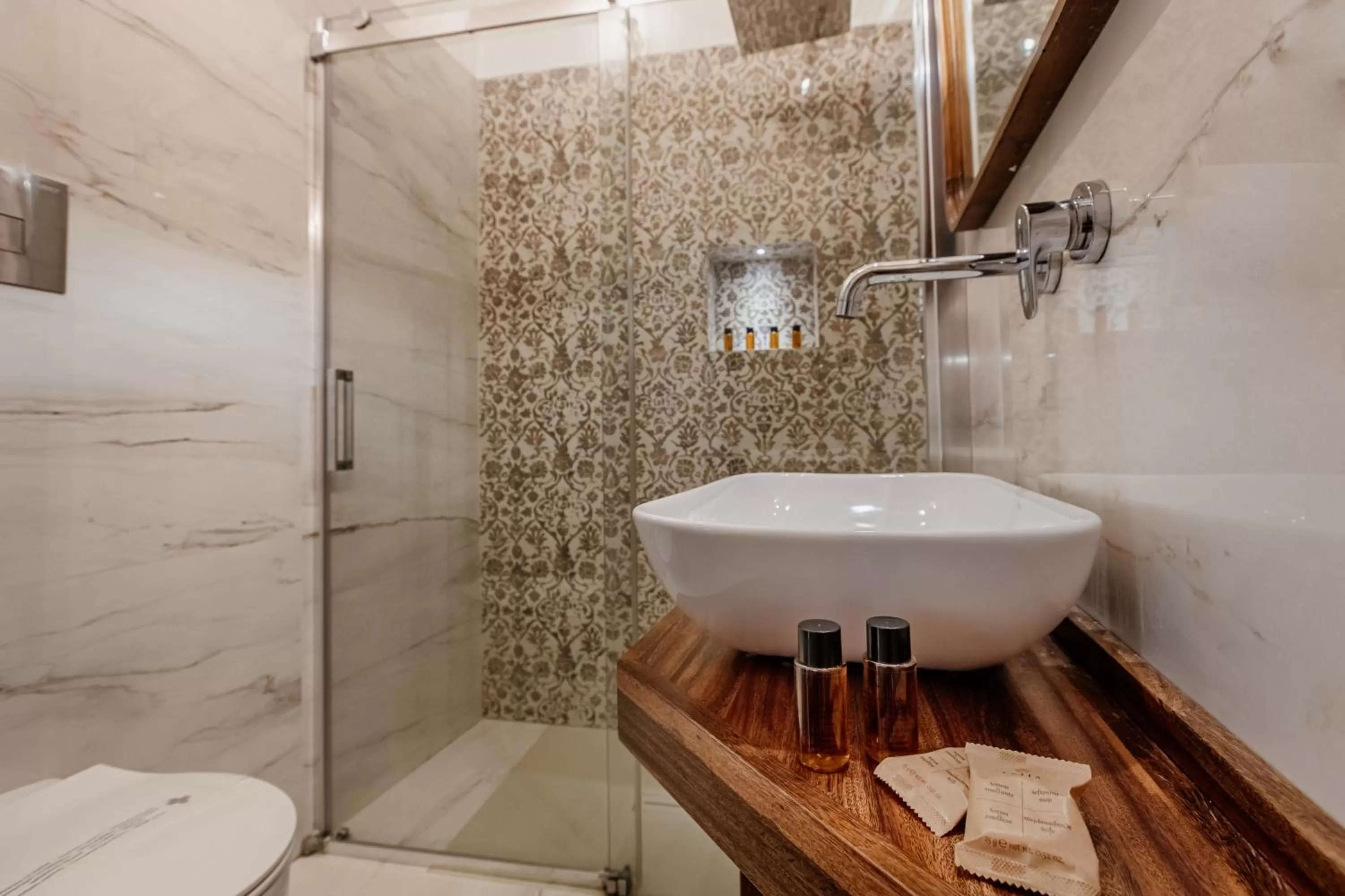 Bathroom in Palazzo Giunta - Porta Marina Ortigia