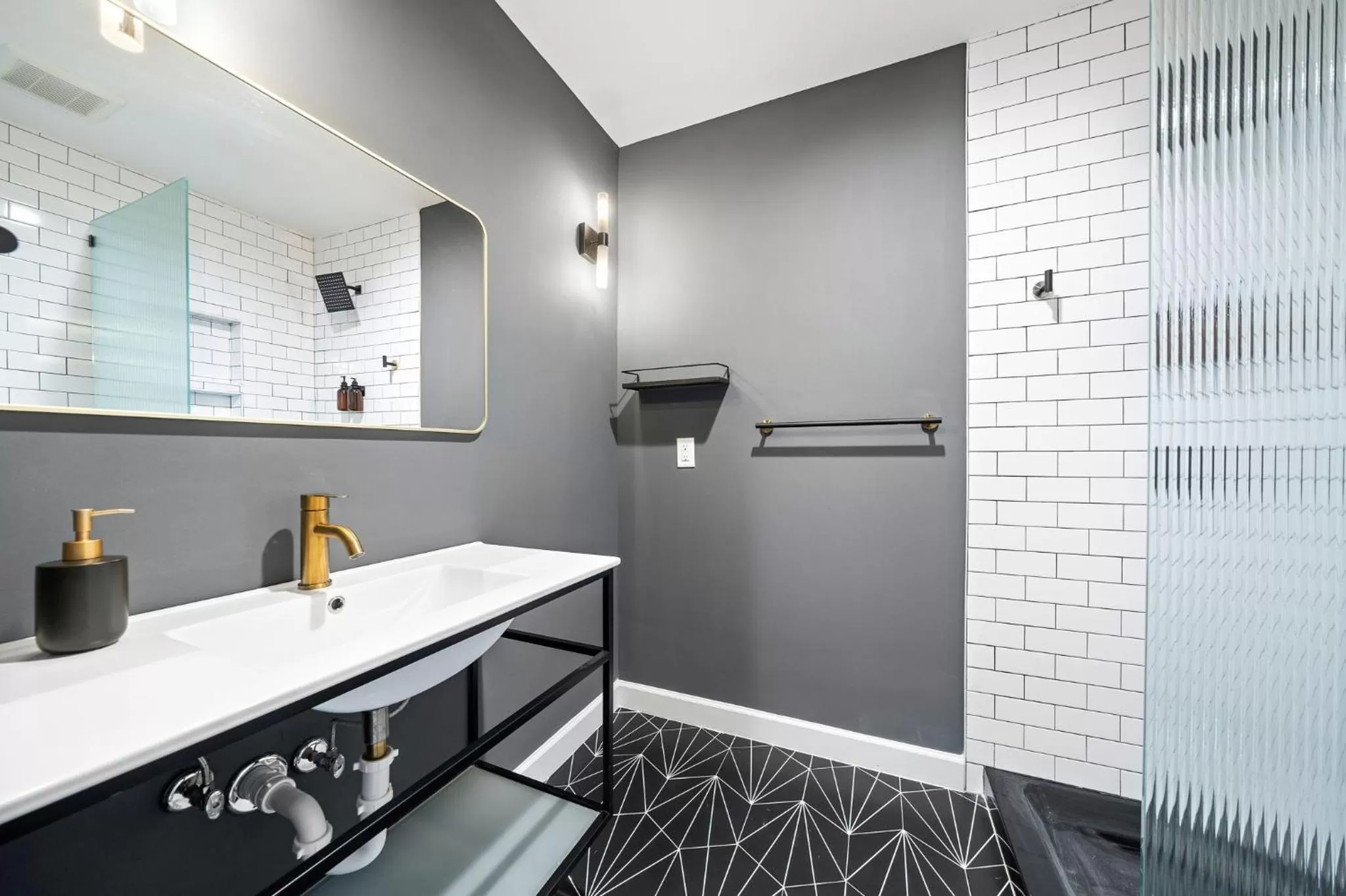 Shower in Wanderstay Boutique Hotel