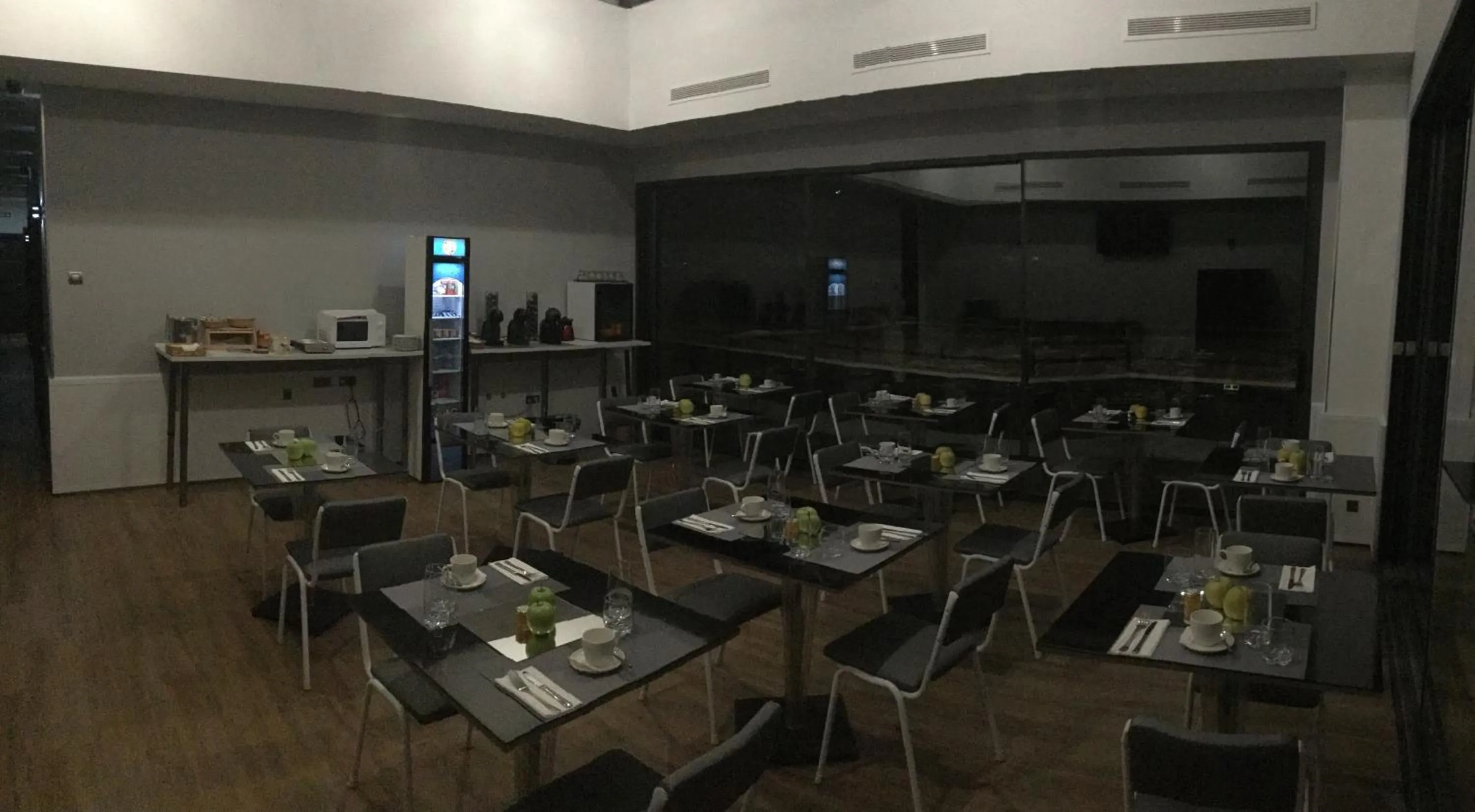 Lounge or bar in H La Cabaña