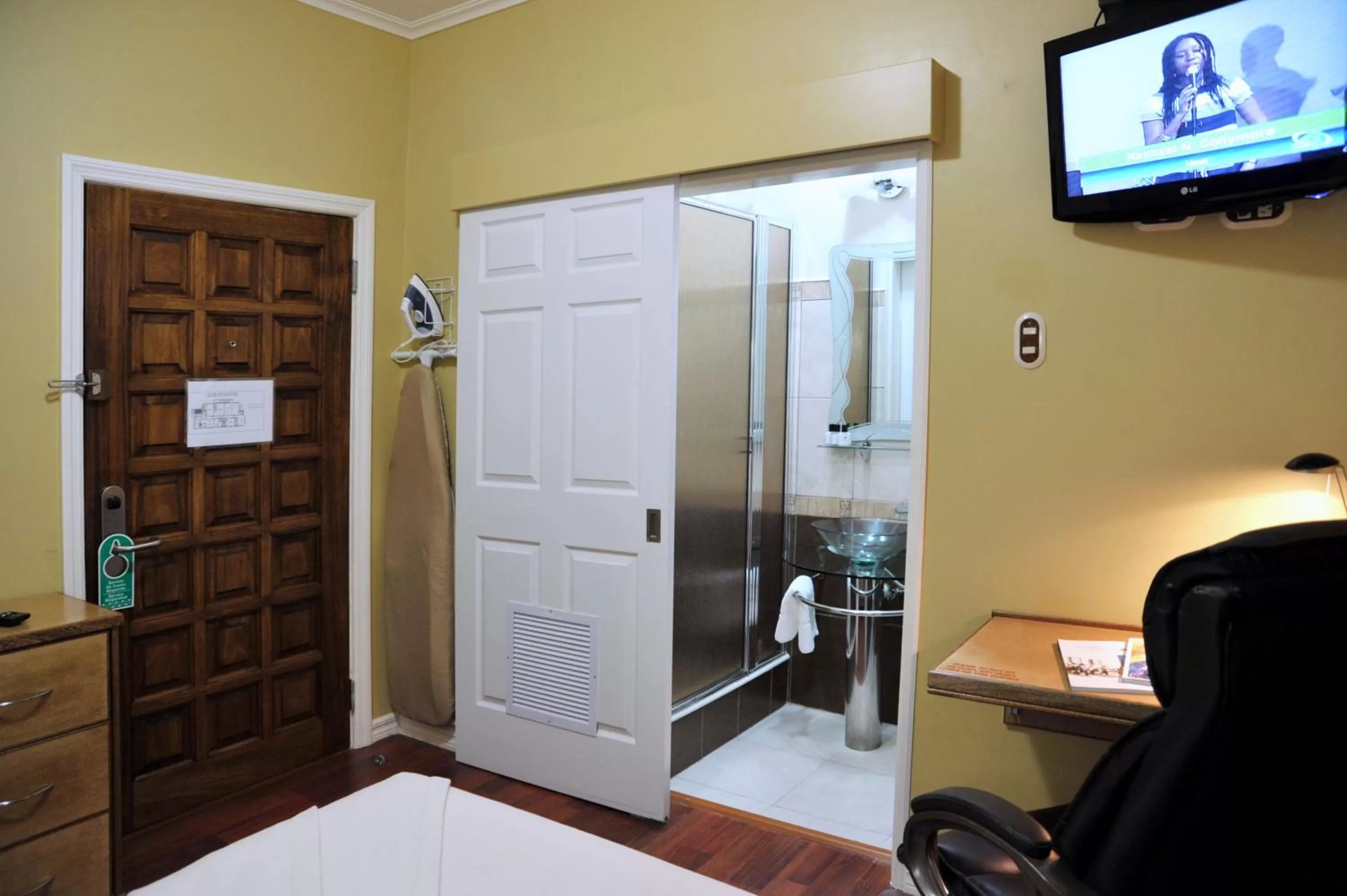 TV/Entertainment Center in Culture Crossroads Inn