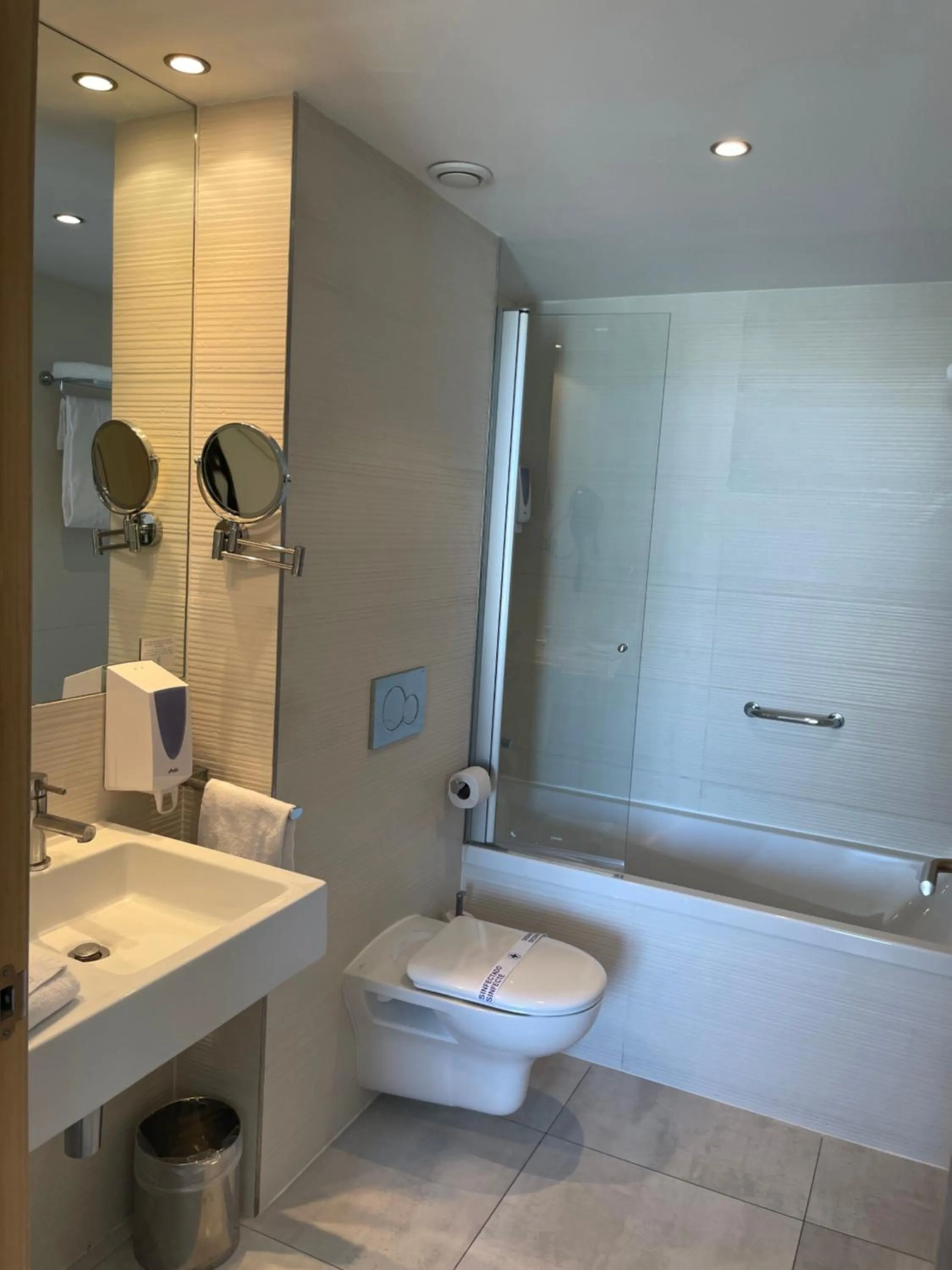 Bathroom in Ágora Spa & Resort