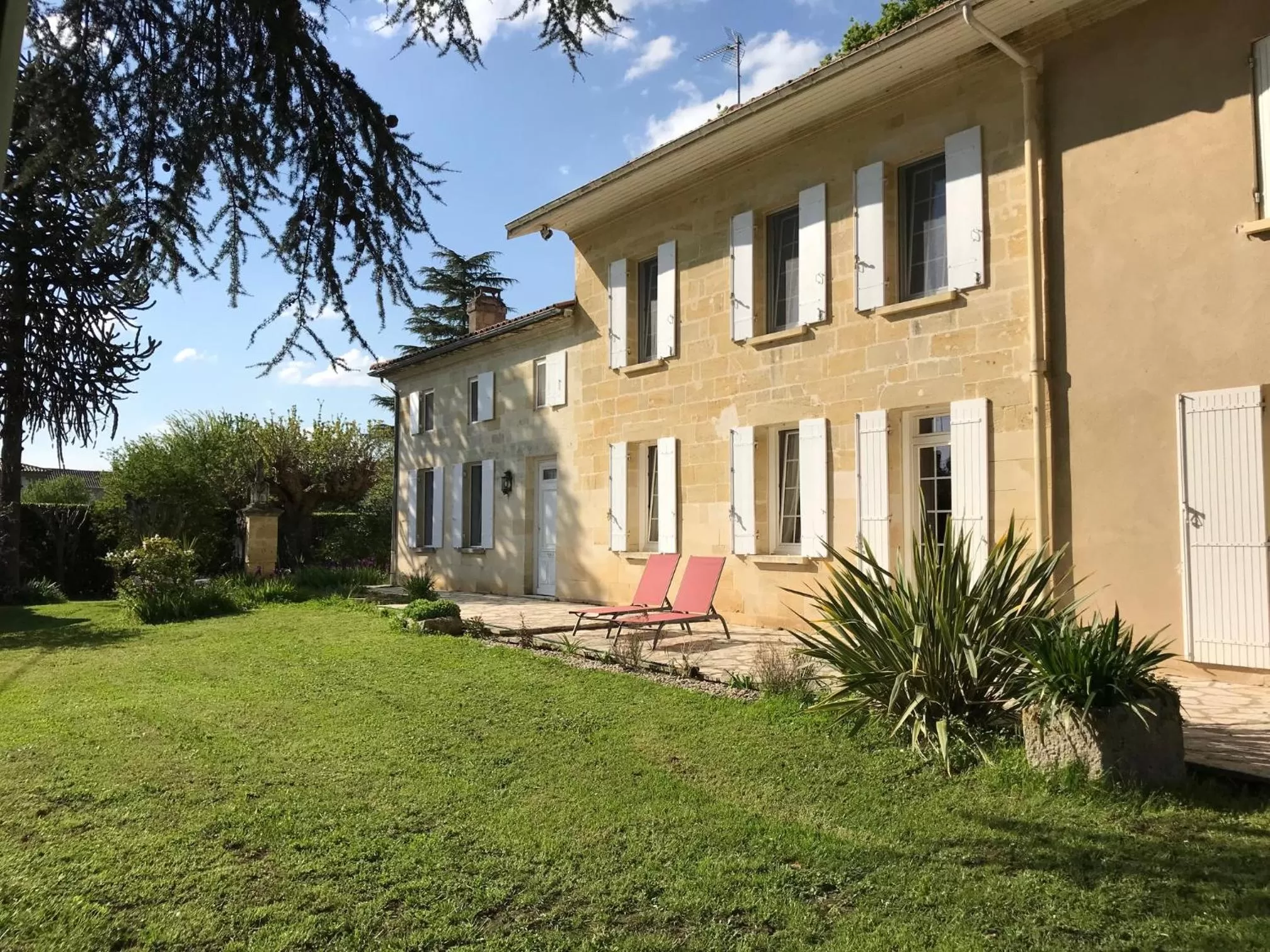 Property Building in Chambres d'hôtes de charme au REFUGE DU PEINTRE prés de St Emilion