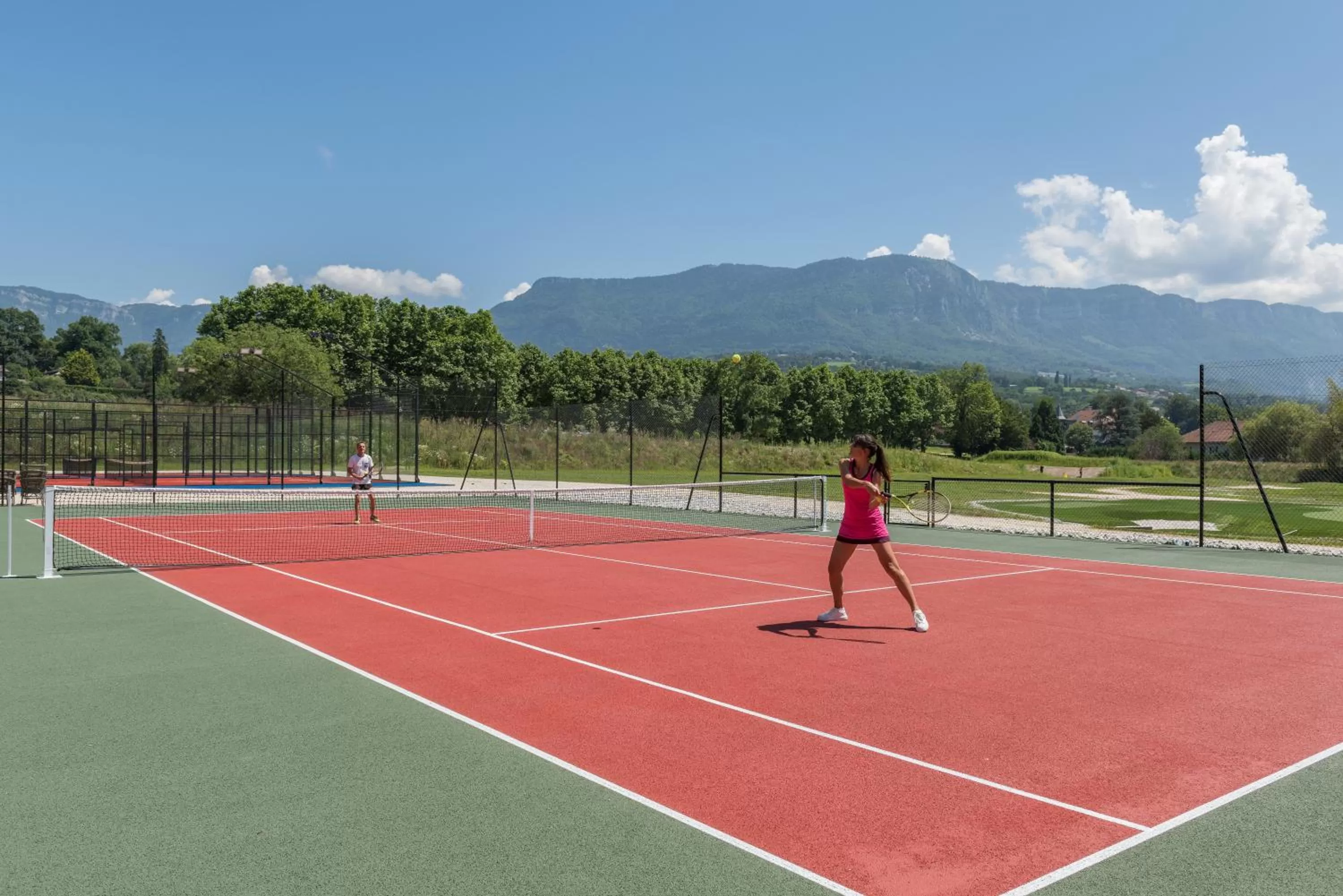 Tennis court in Château Brachet