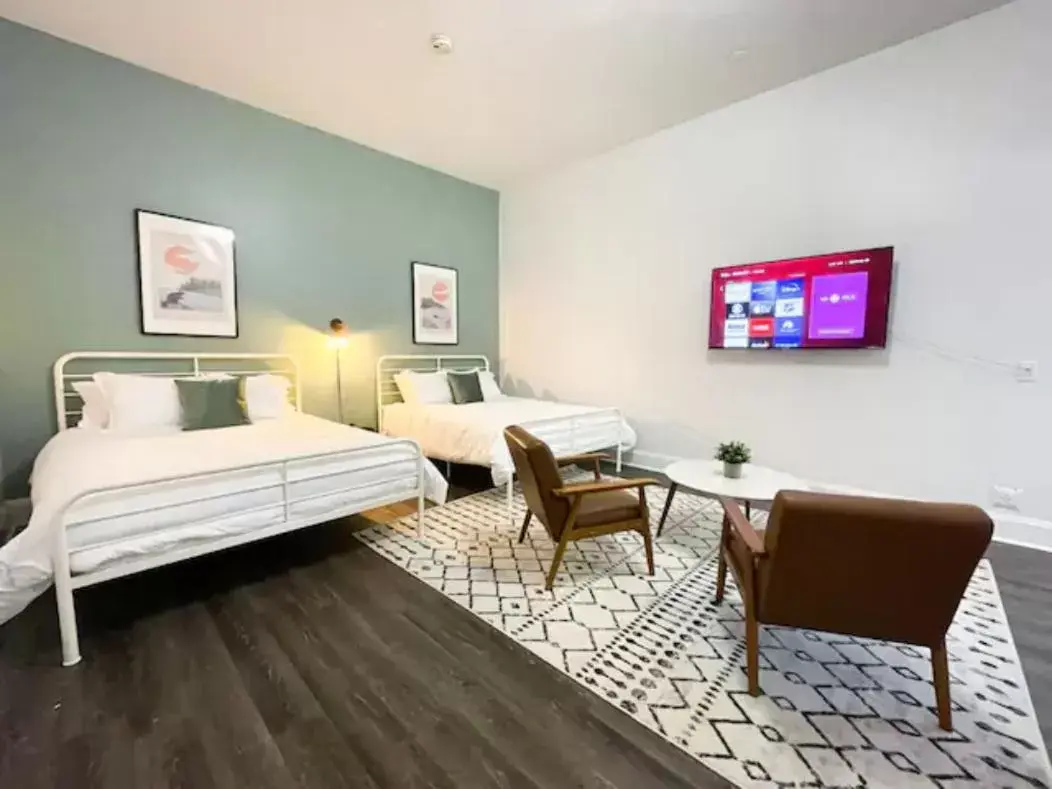 Queen Room with Two Queen Beds in Sleeping Giant BNB Queen Room with Two Queen Beds in Sleeping Giant BNB