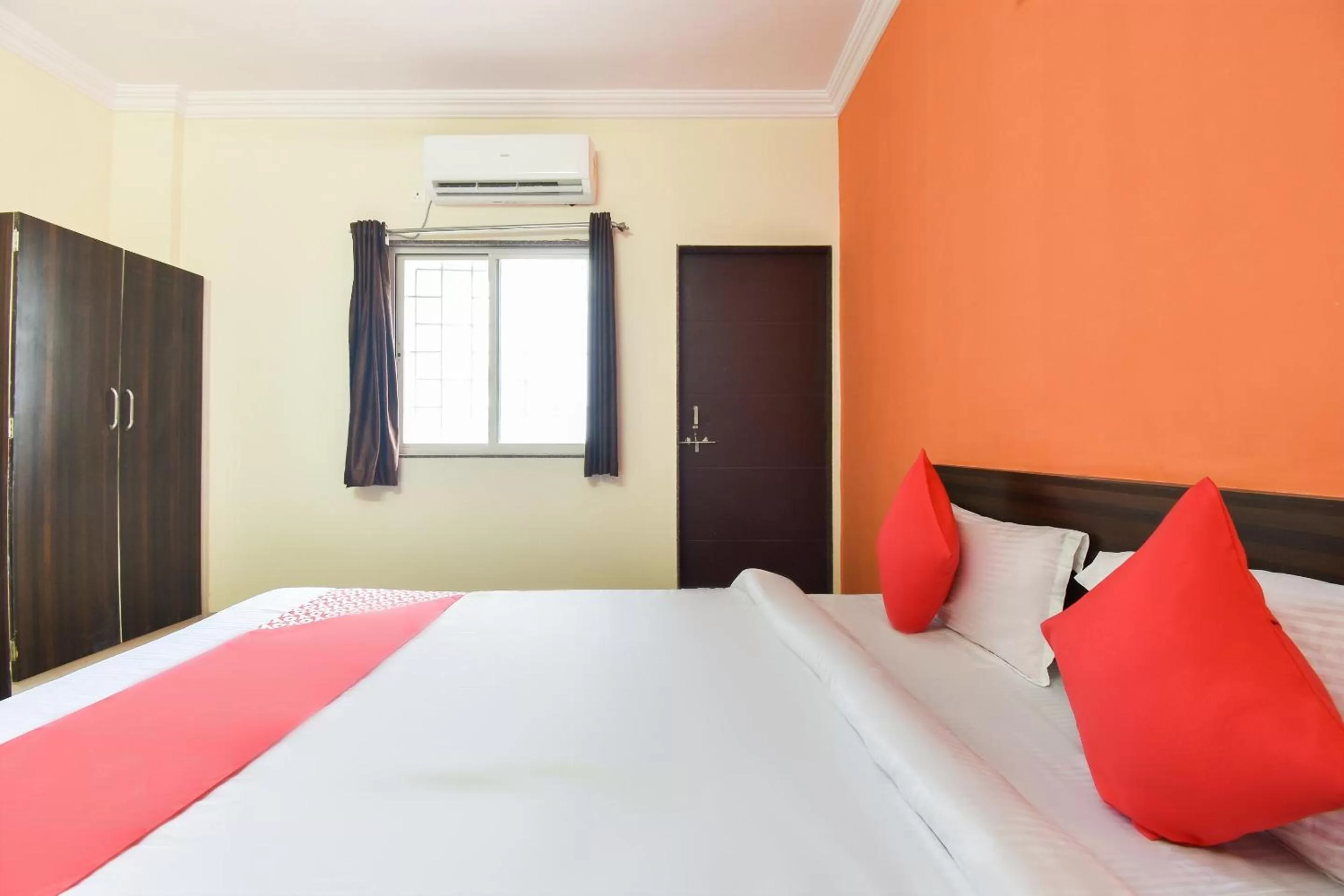 Bedroom, Bed in OYO Flagship 43302 Hotel Sargam