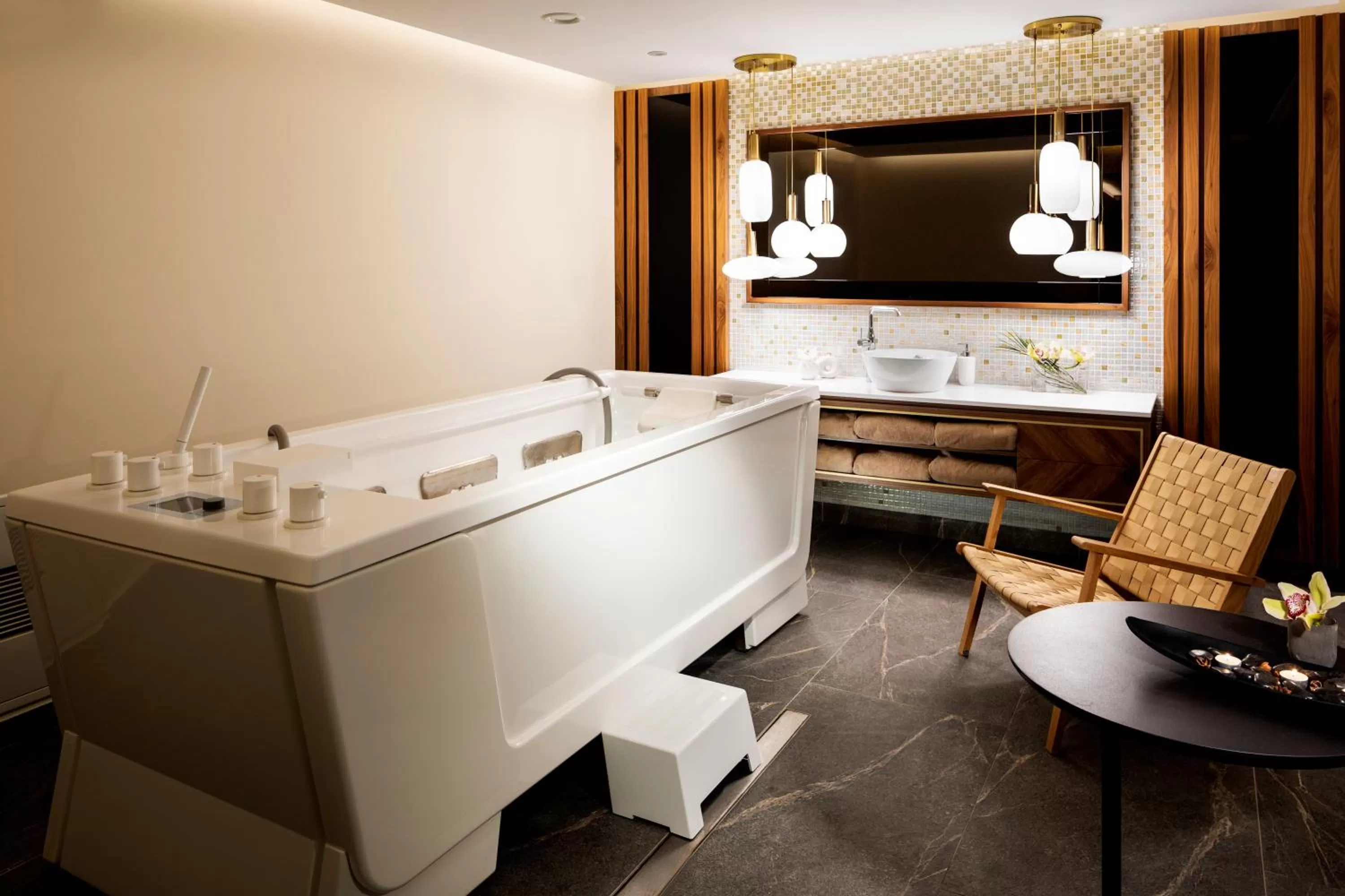 Bath in Kings' Valley Medical & Spa Hotel