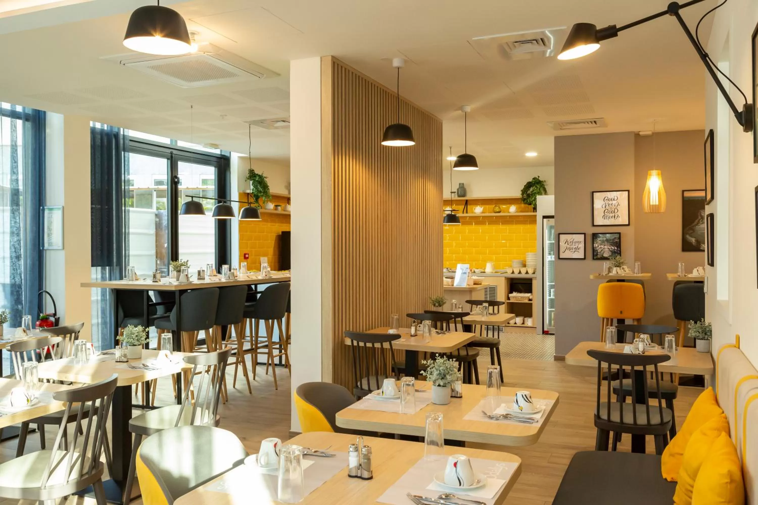 Buffet breakfast in Appart Hotel Odalys City Le Havre Centre