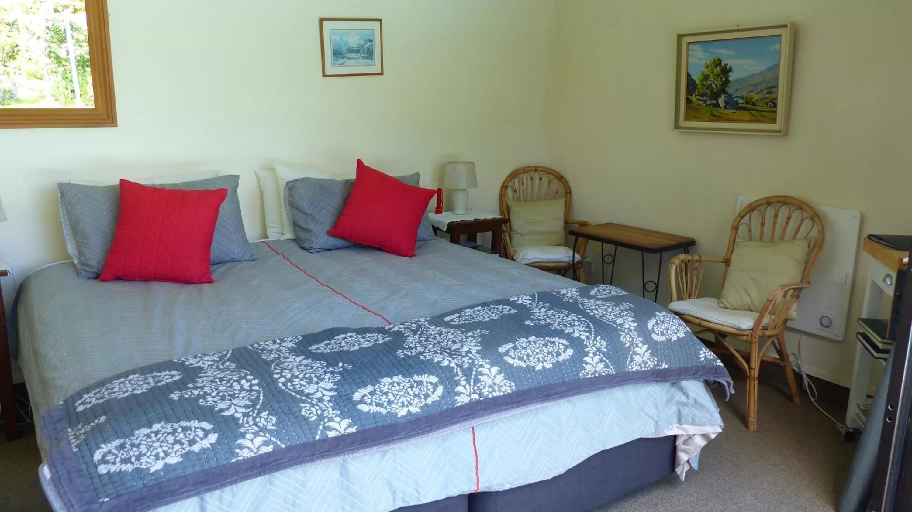 Bed, Room Photo in Ashcroft Gardens Bed & Breakfast