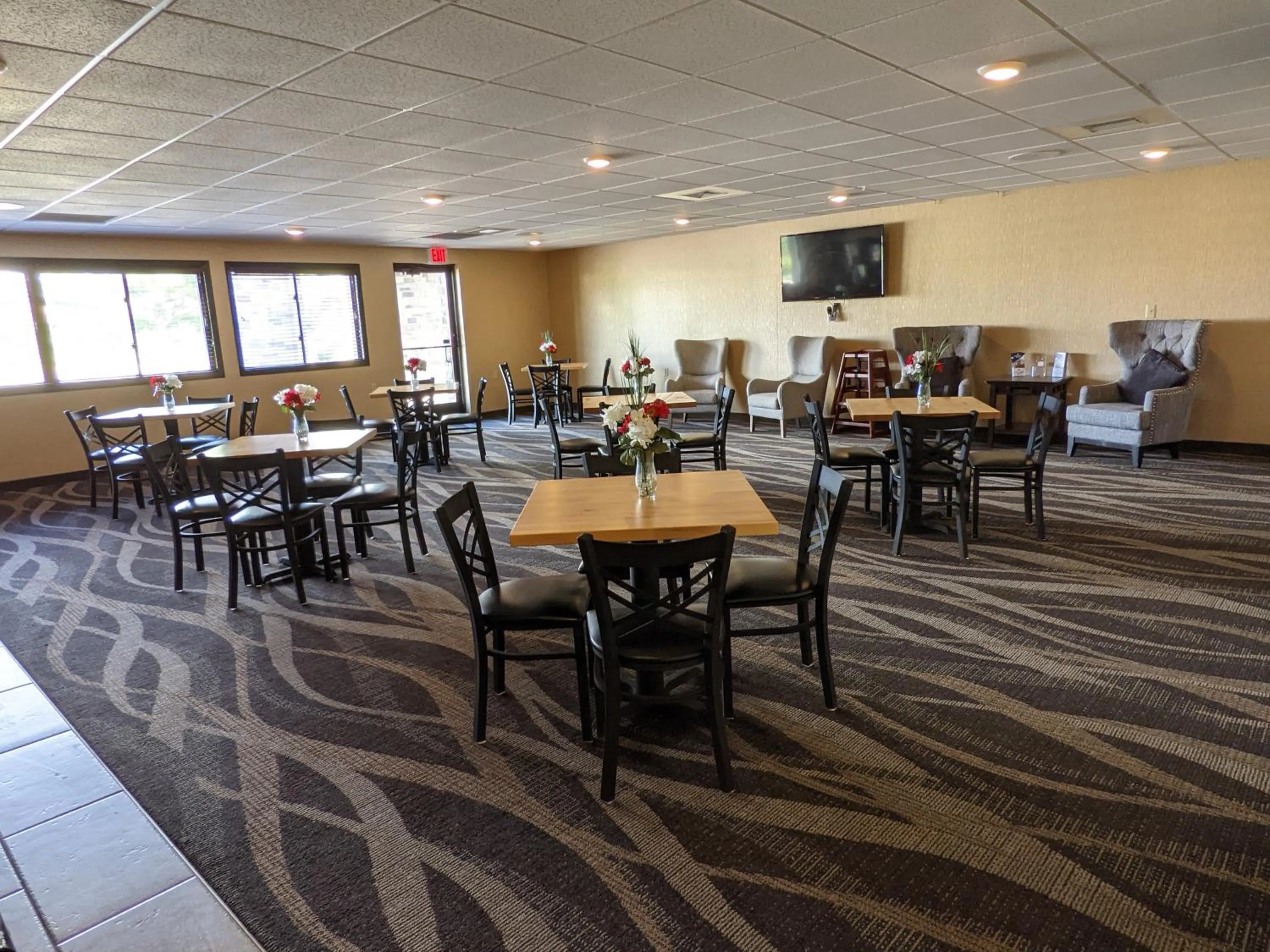 Breakfast in Cobblestone Inn & Suites - Merrill