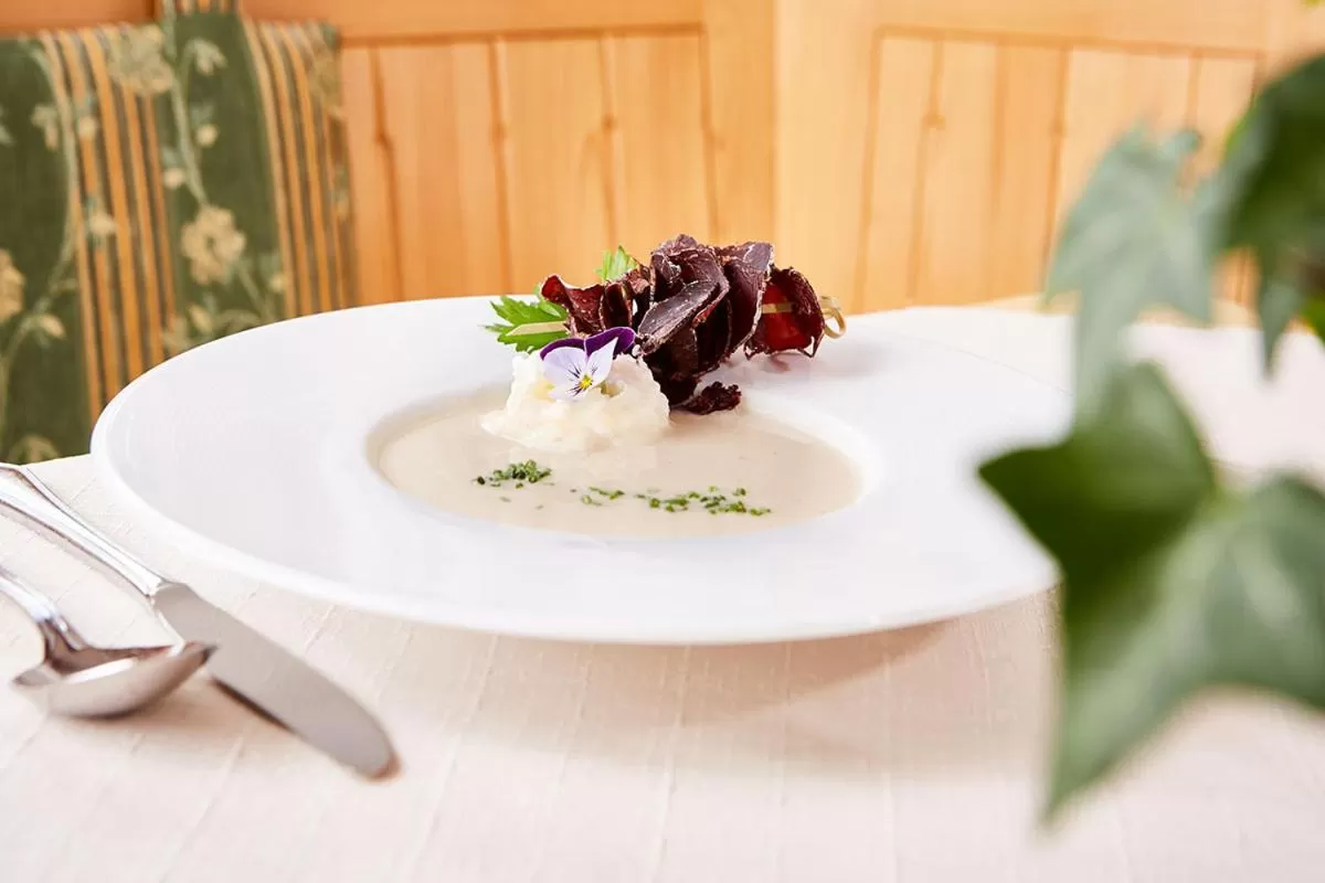 Food and drinks in Hotel Häuserl im Wald