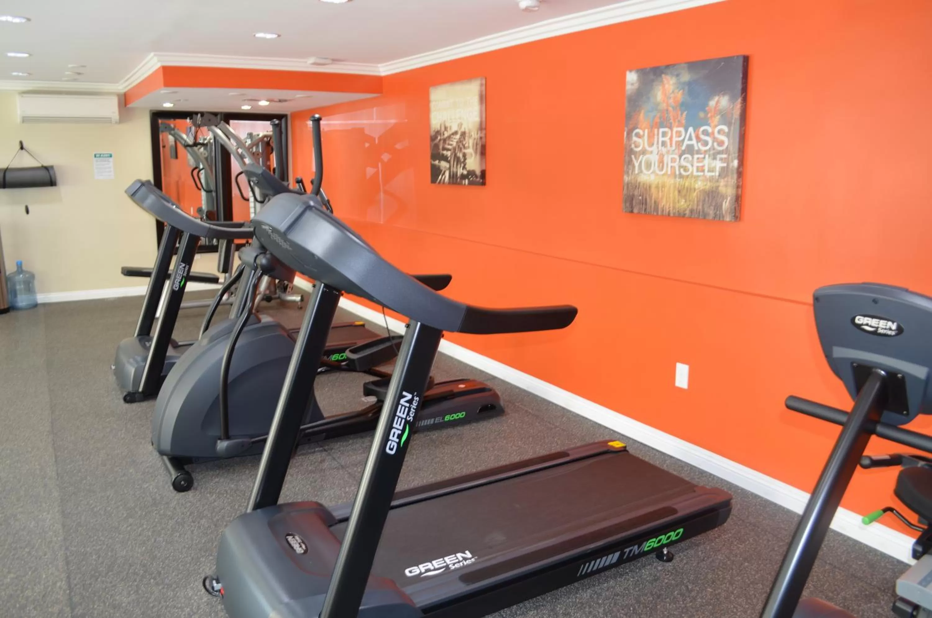 Fitness centre/facilities in Best Western Plus LA Mid-Town Hotel