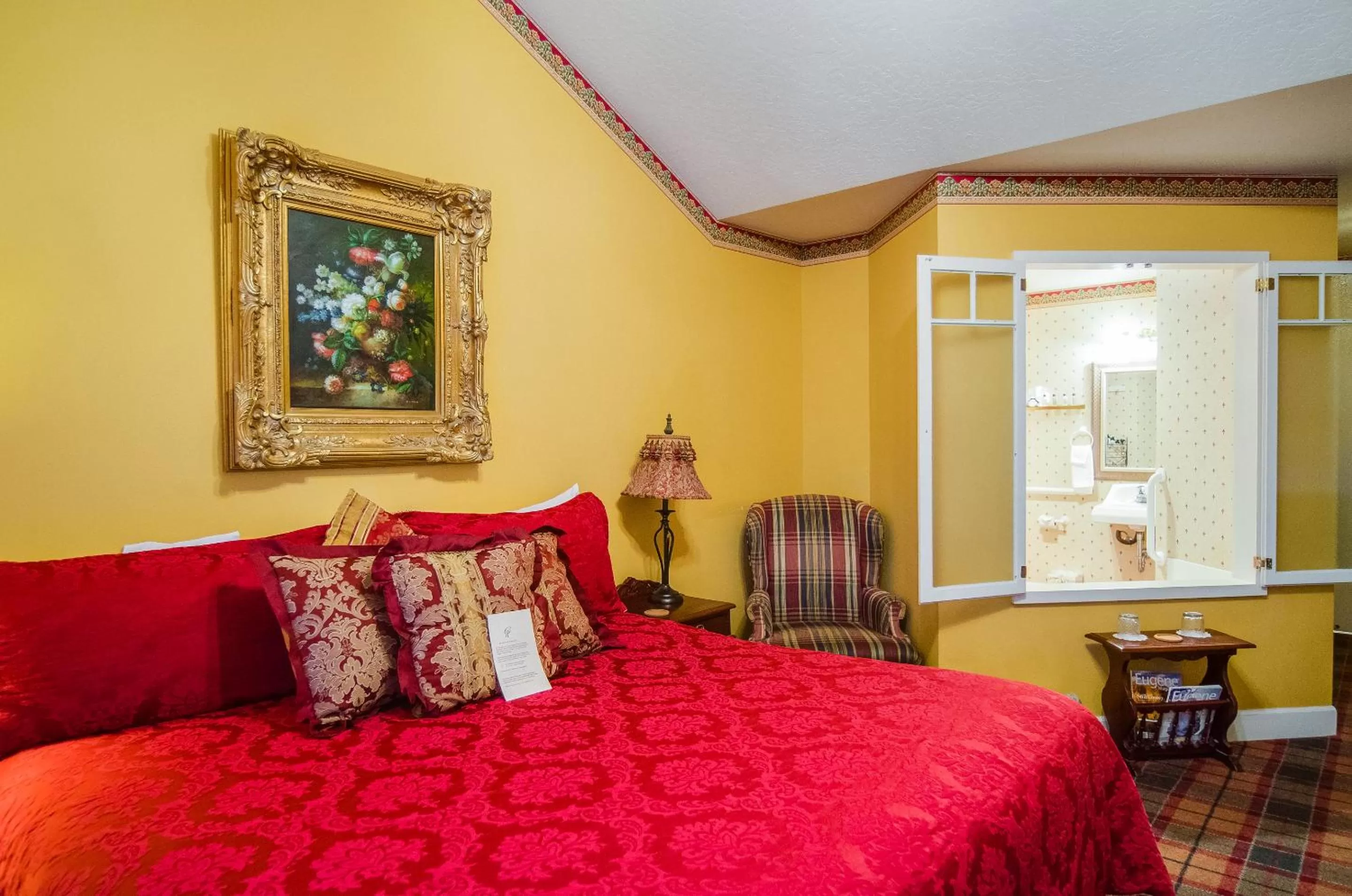 Bed in The Campbell House Inn