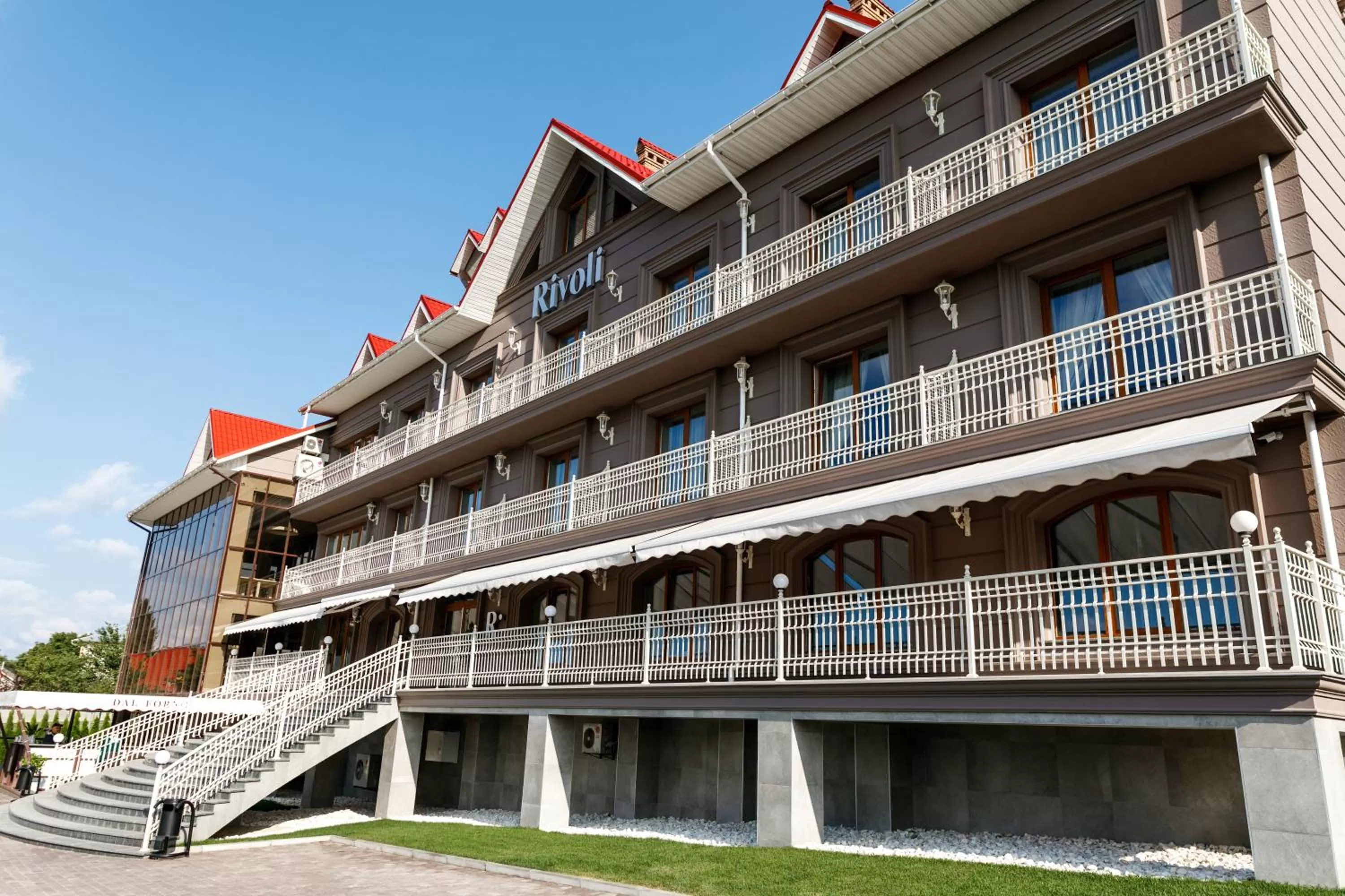 Facade/entrance in Rivoli Hotel
