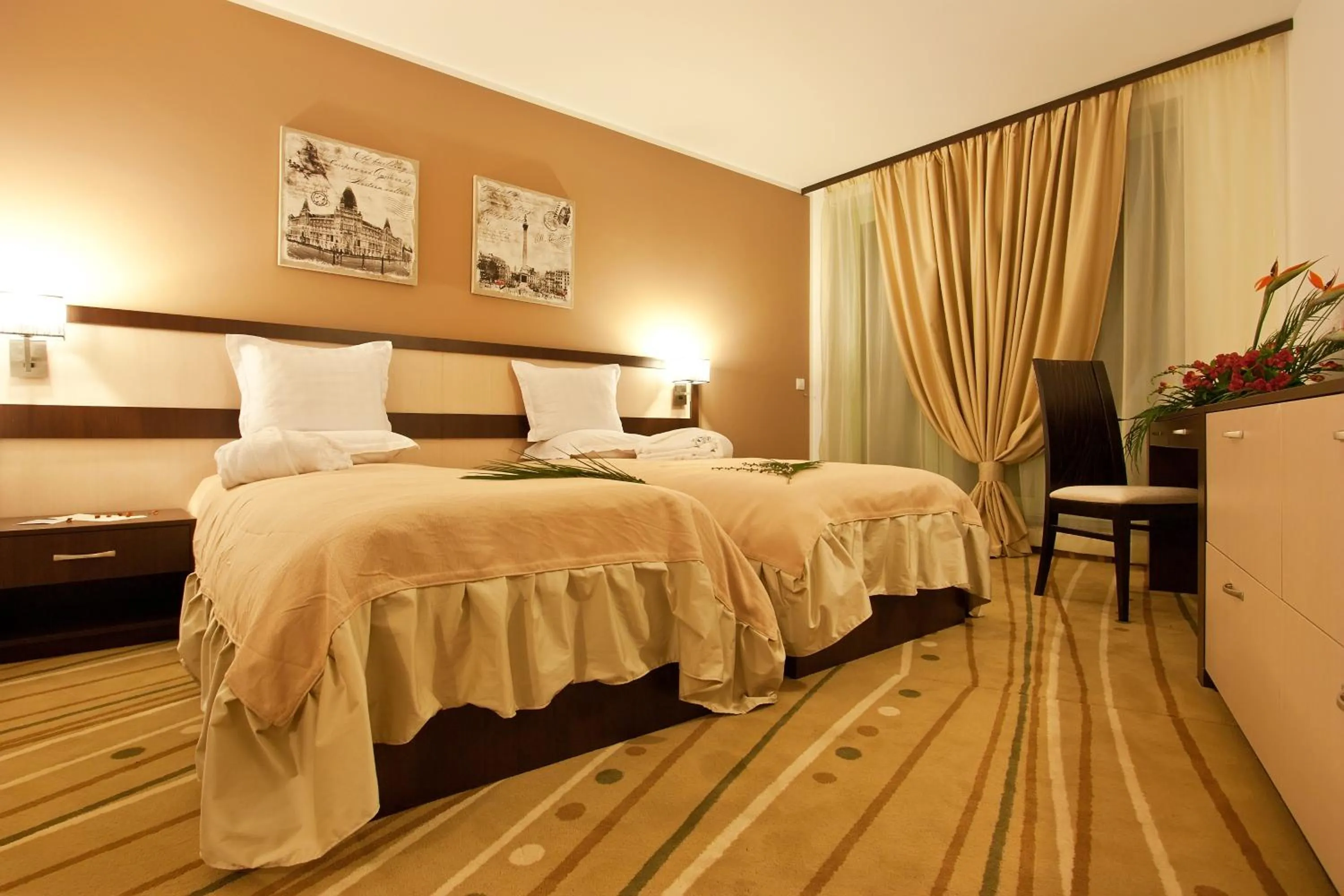 Bed in Earth & People Hotel & SPA - Free Parking & Swimming Pool
