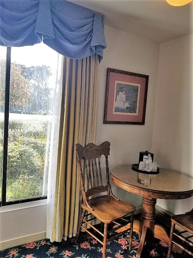 Seating area in Hill House Inn