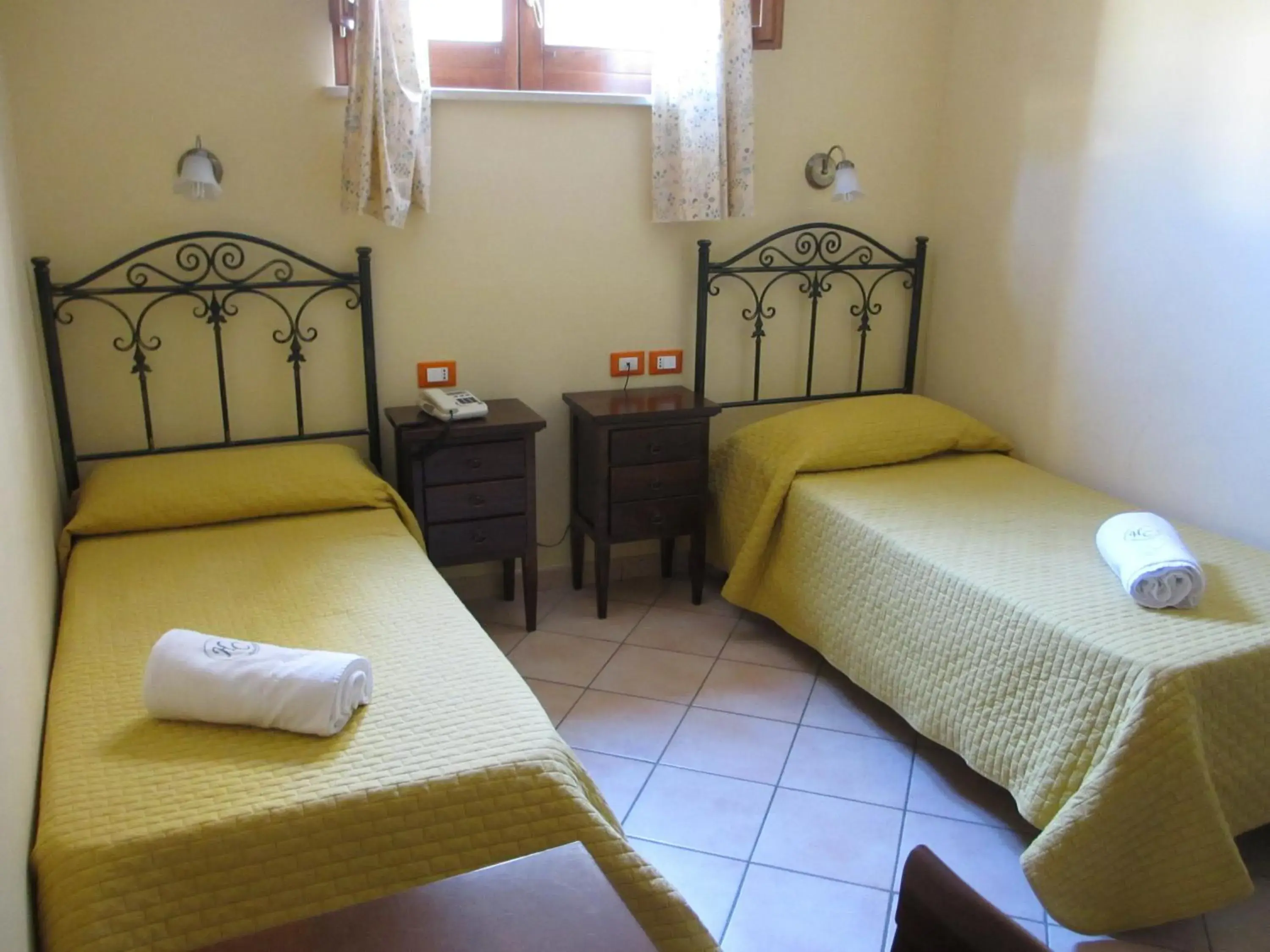 Twin Room in Hotel Columbia Twin Room in Hotel Columbia