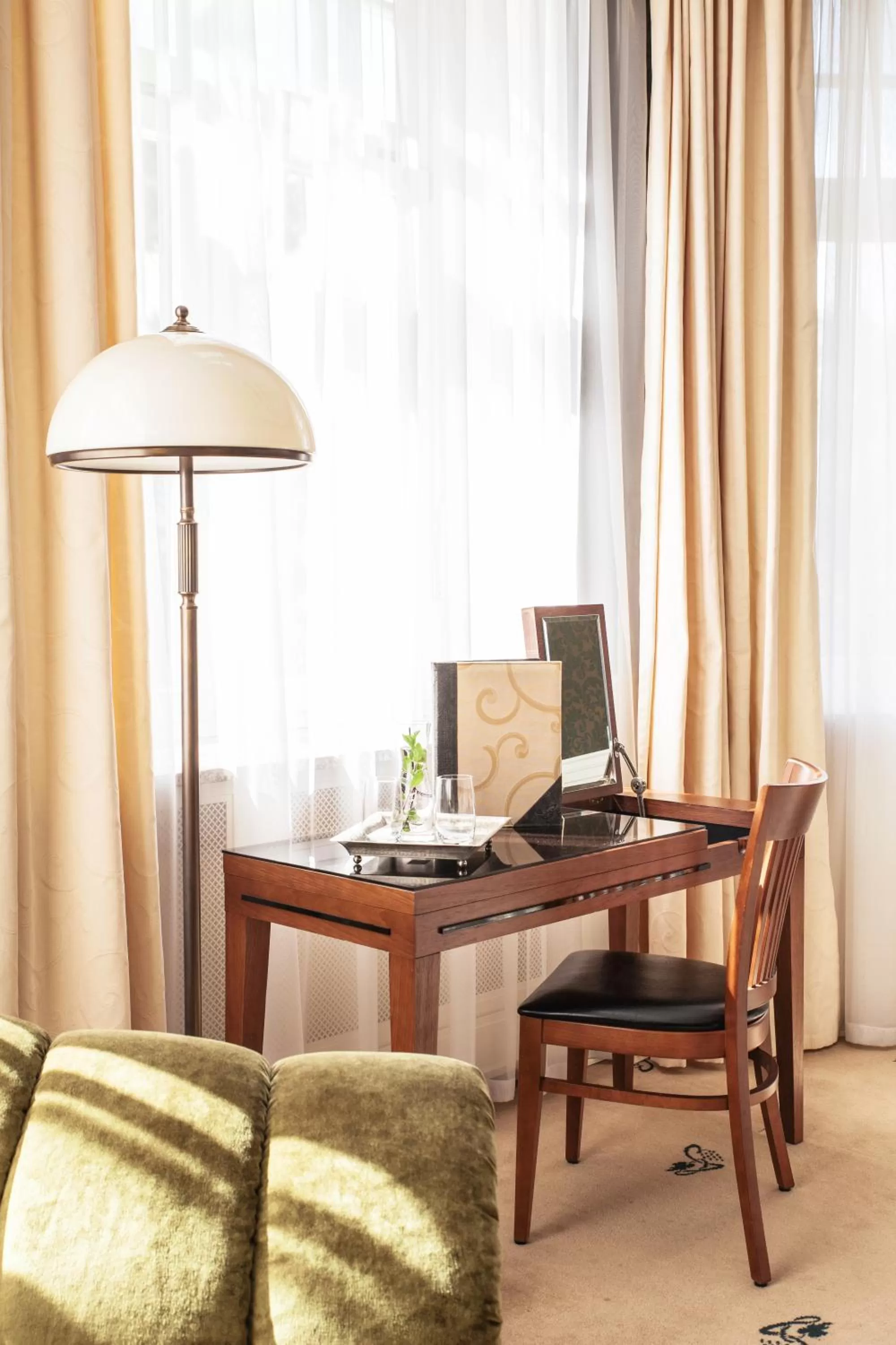 Other, TV/Entertainment Center in Grape Hotel