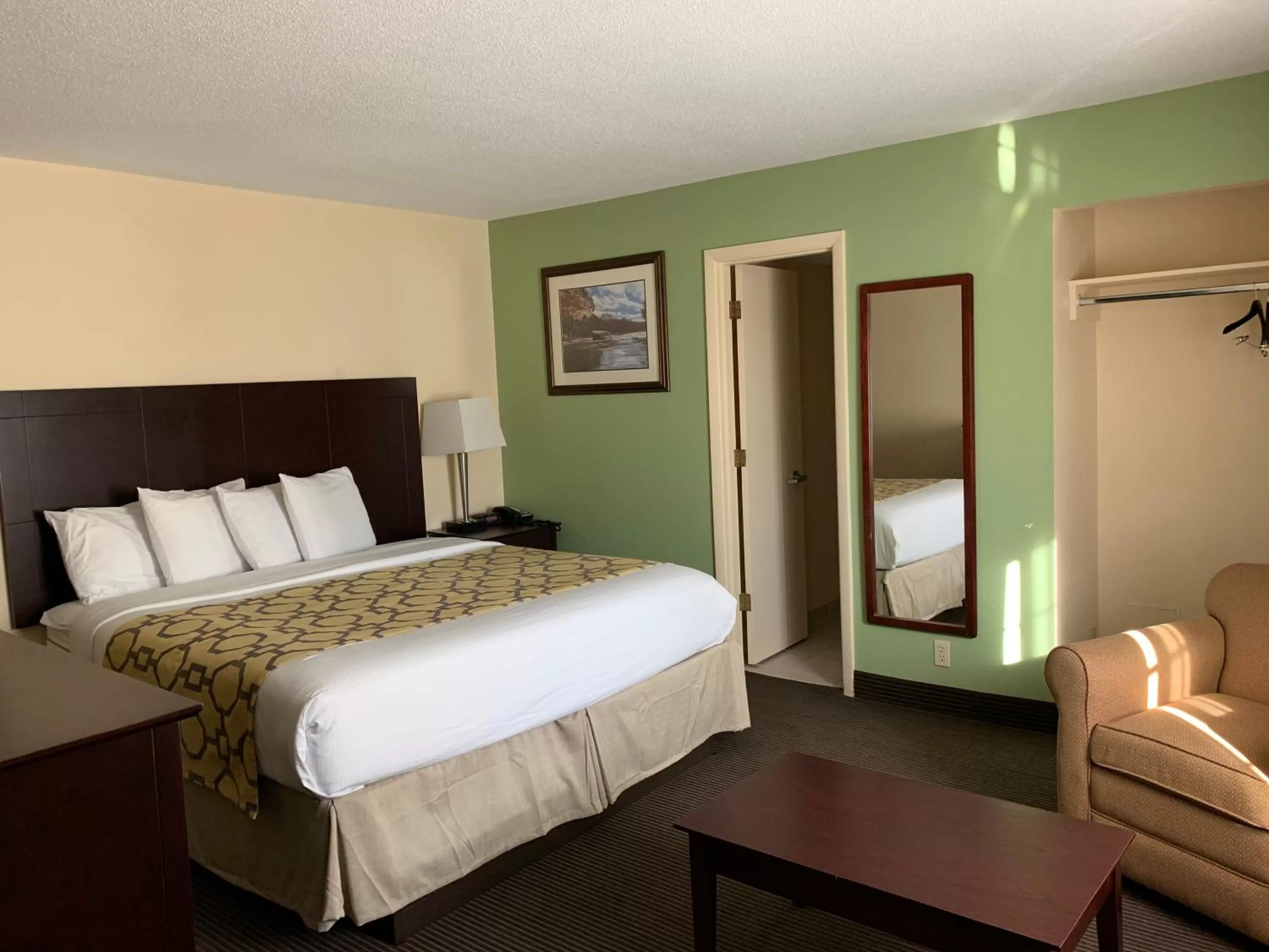 Bedroom, Bed in Baymont by Wyndham Jefferson City