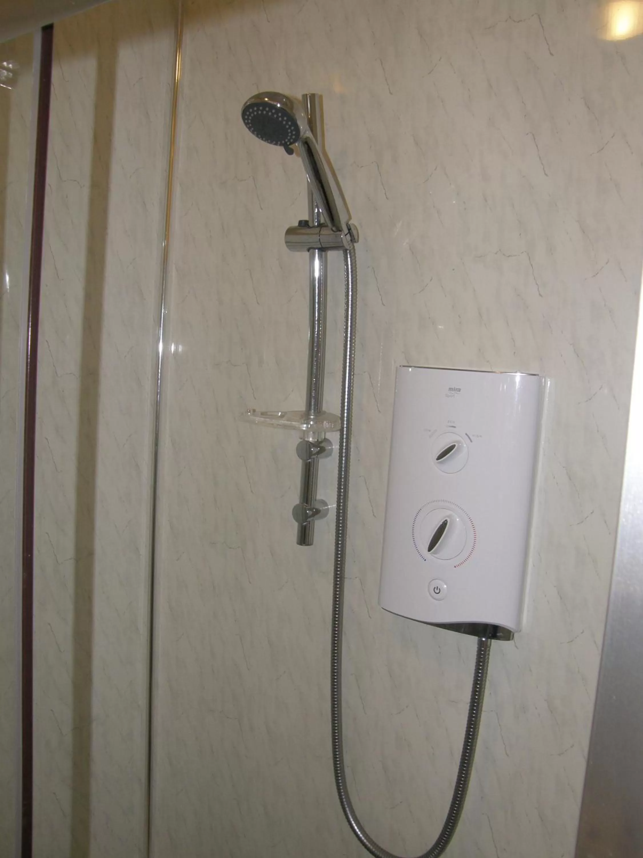 Bathroom in Kingswinford Guest House with Free Parking