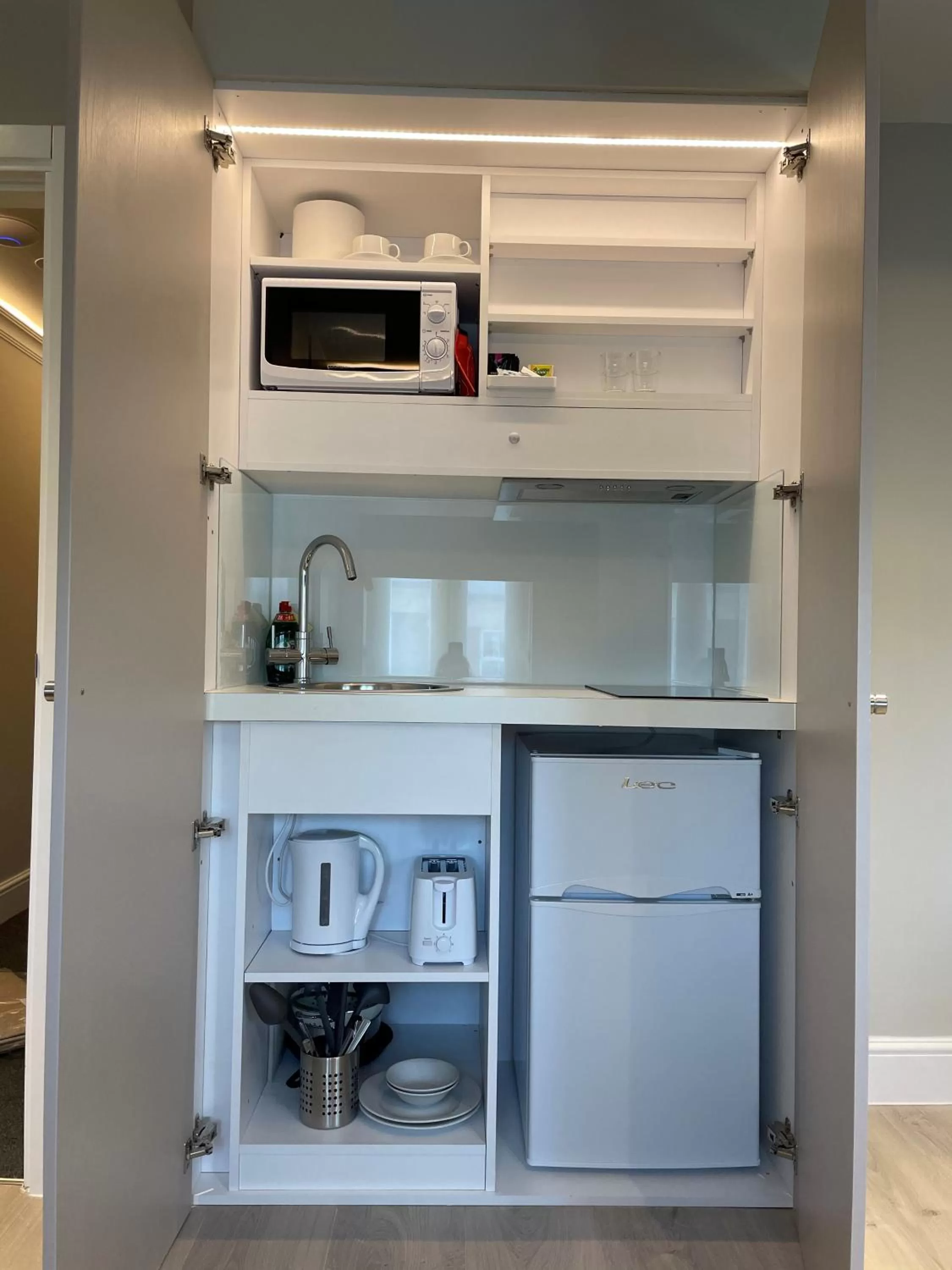 Kitchen or kitchenette in 198 Studios