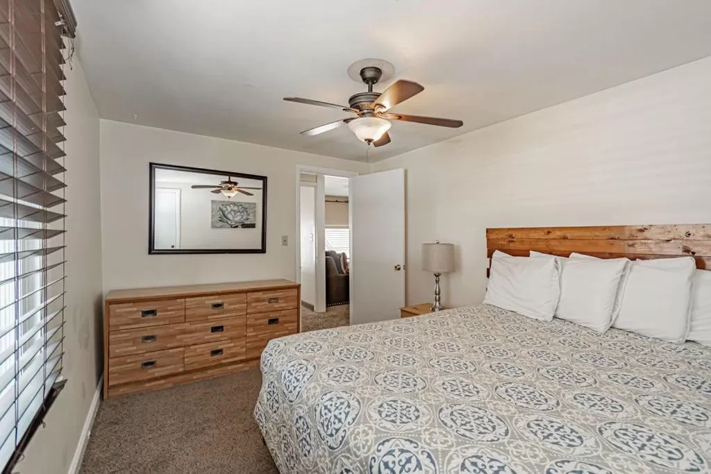 Bedroom, Bed in Suites of Lava Hot Springs
