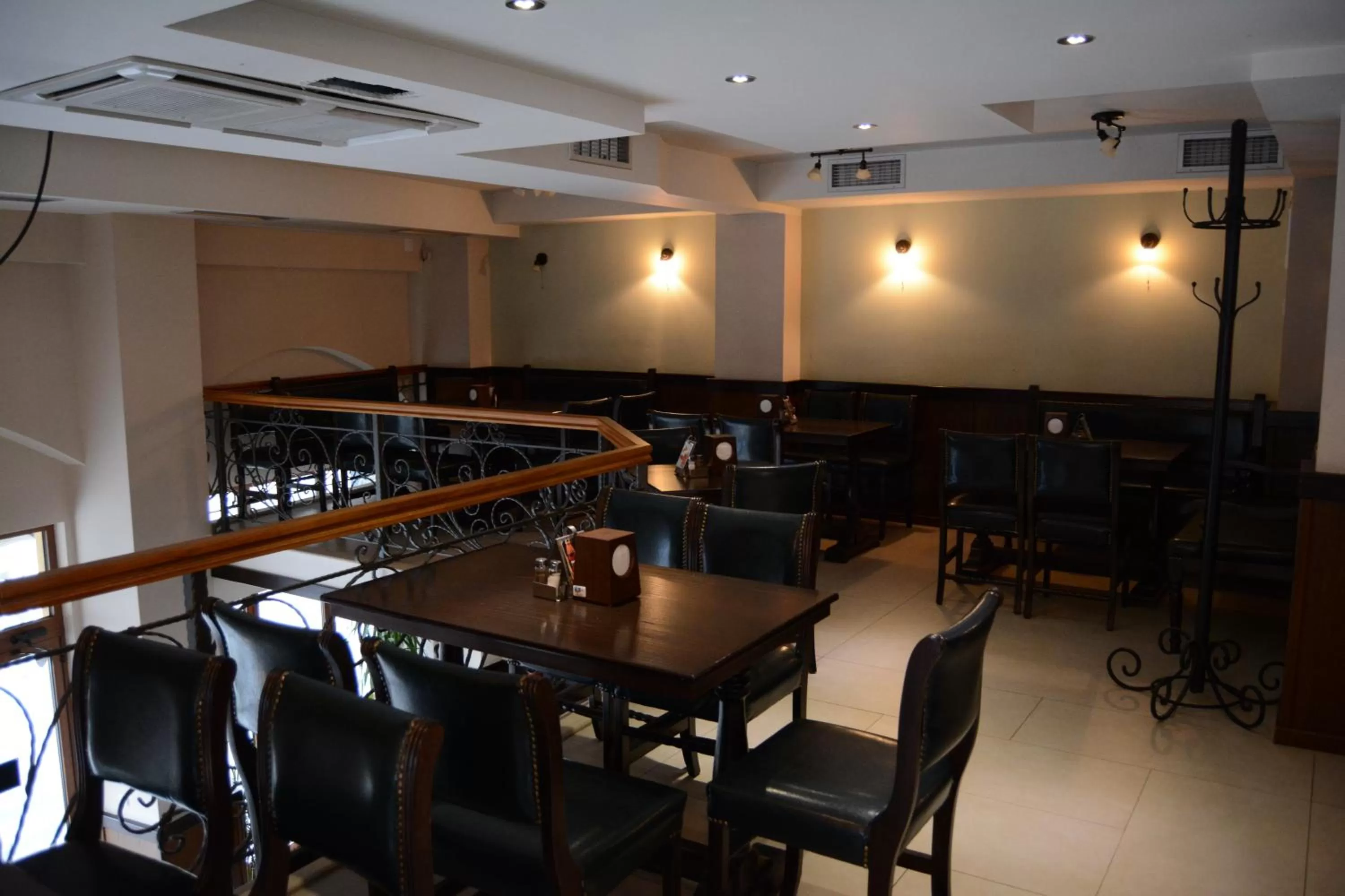 Lounge or bar, Restaurant/Places to Eat in Hotel Treff