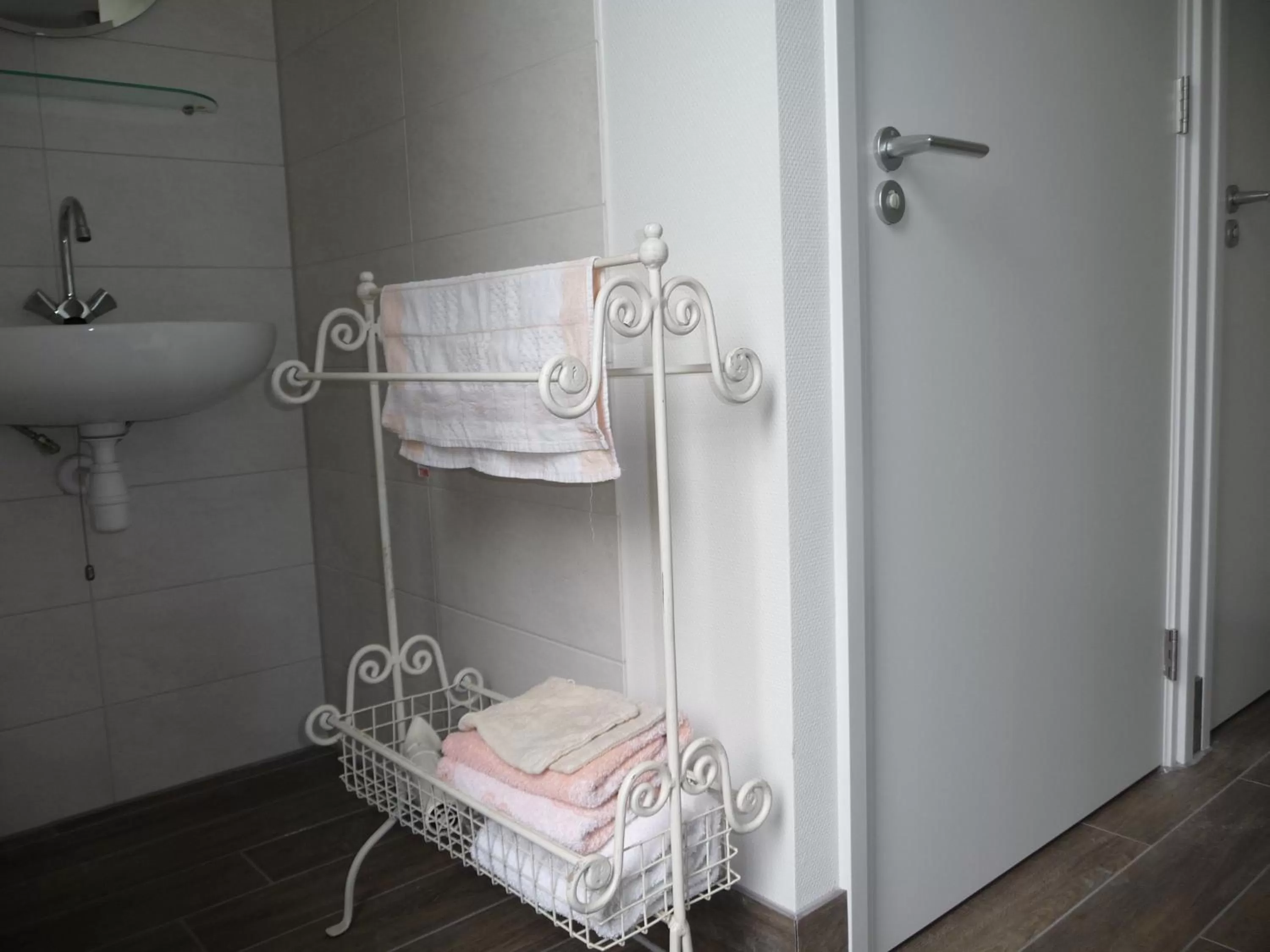 Bathroom, Bed in B&B “Te Warskip bij BlokVis”